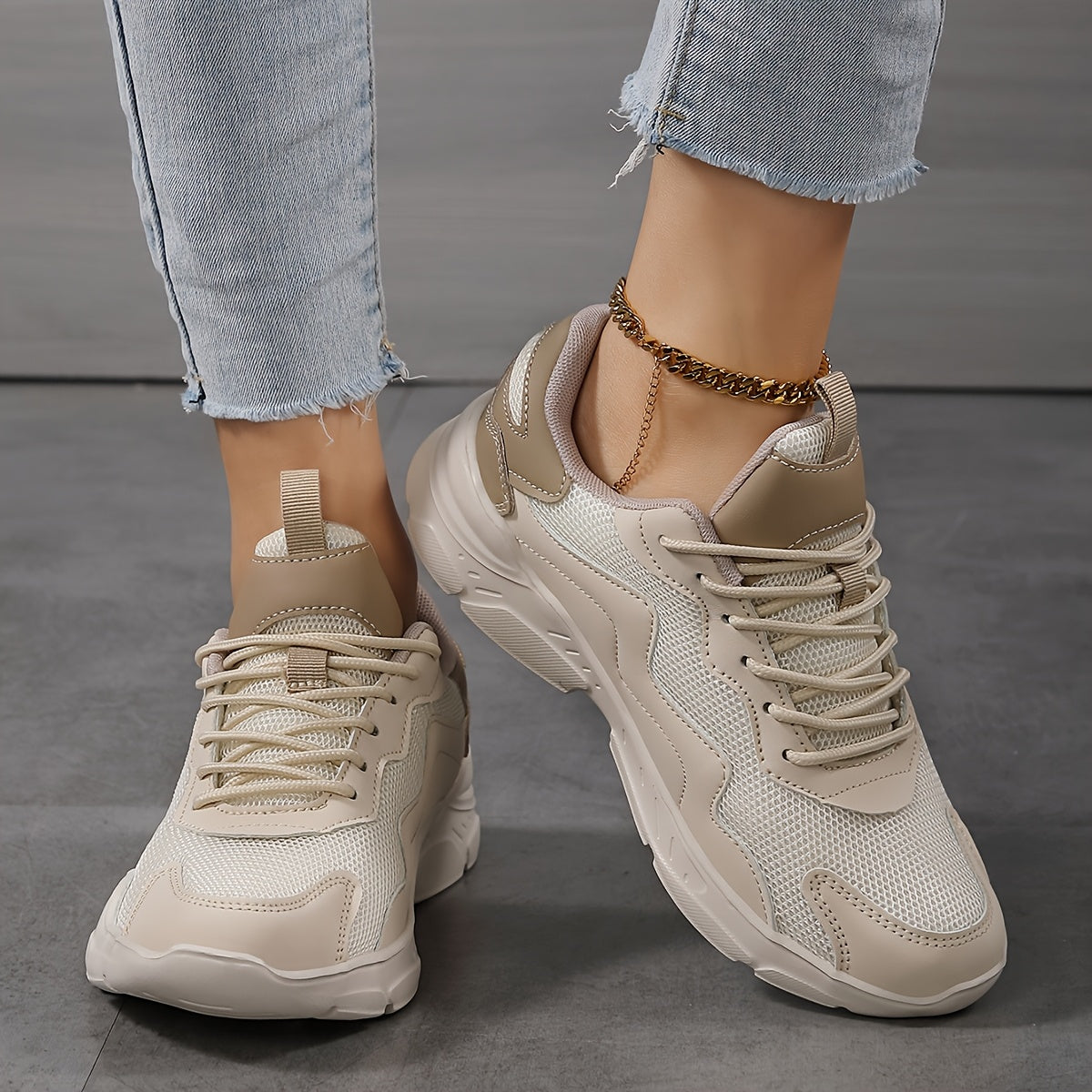 New Women's large-size shock-absorbing soft-soled sports shoes, spring and autumn mesh breathable sports shoes. The sole has high rebound comfort, casual travel shoes