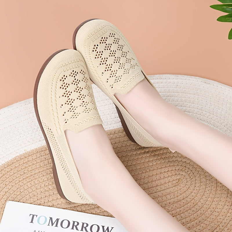 Women's flat shoes, with hollowed out breathable and comfortable uppers, soft-soled casual plain color shoes for summer