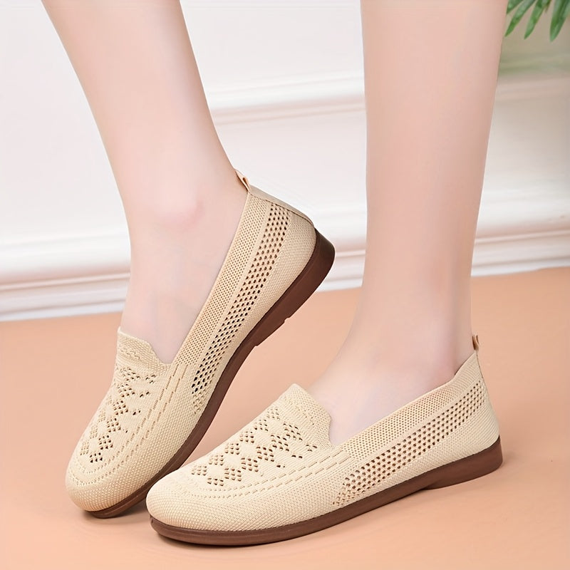 Women's flat shoes, with hollowed out breathable and comfortable uppers, soft-soled casual plain color shoes for summer