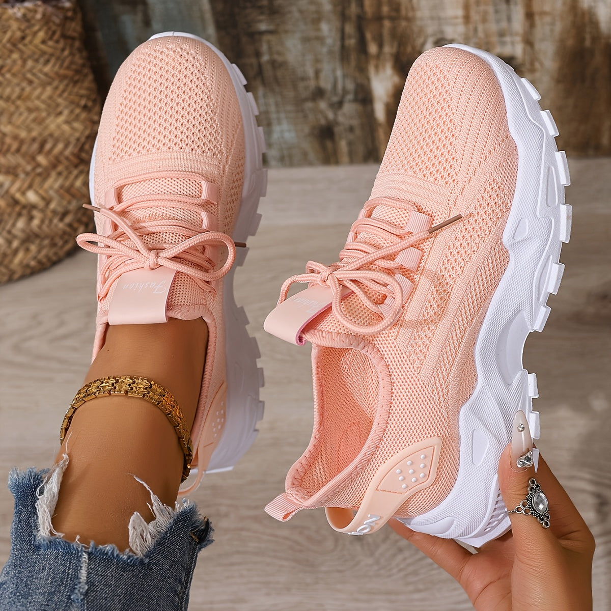 Large size Women's white shoes, summer mesh lace sneakers, comfortable low-top running shoes, travel and vacation leisure