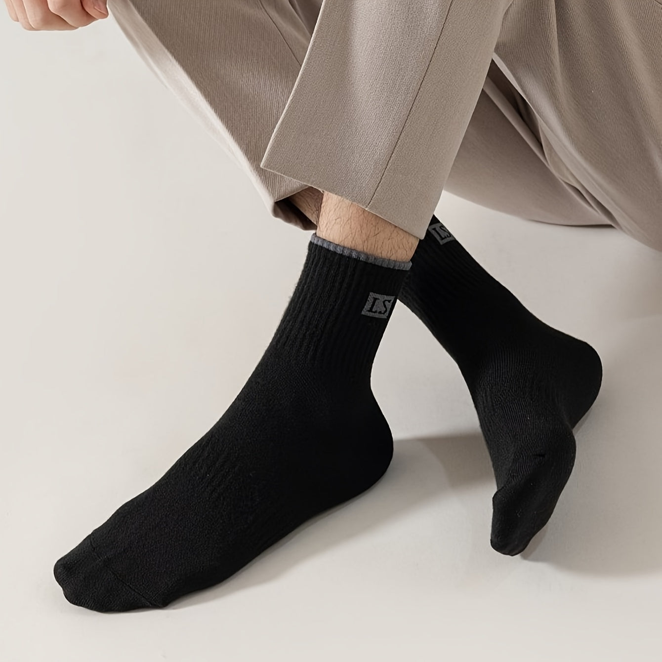 5/10 Pairs Of Men's Trendy Solid Crew Socks, Spring and Fall Breathable Comfy Casual Socks for Men's Outdoor Wearing All Seasons Wearing