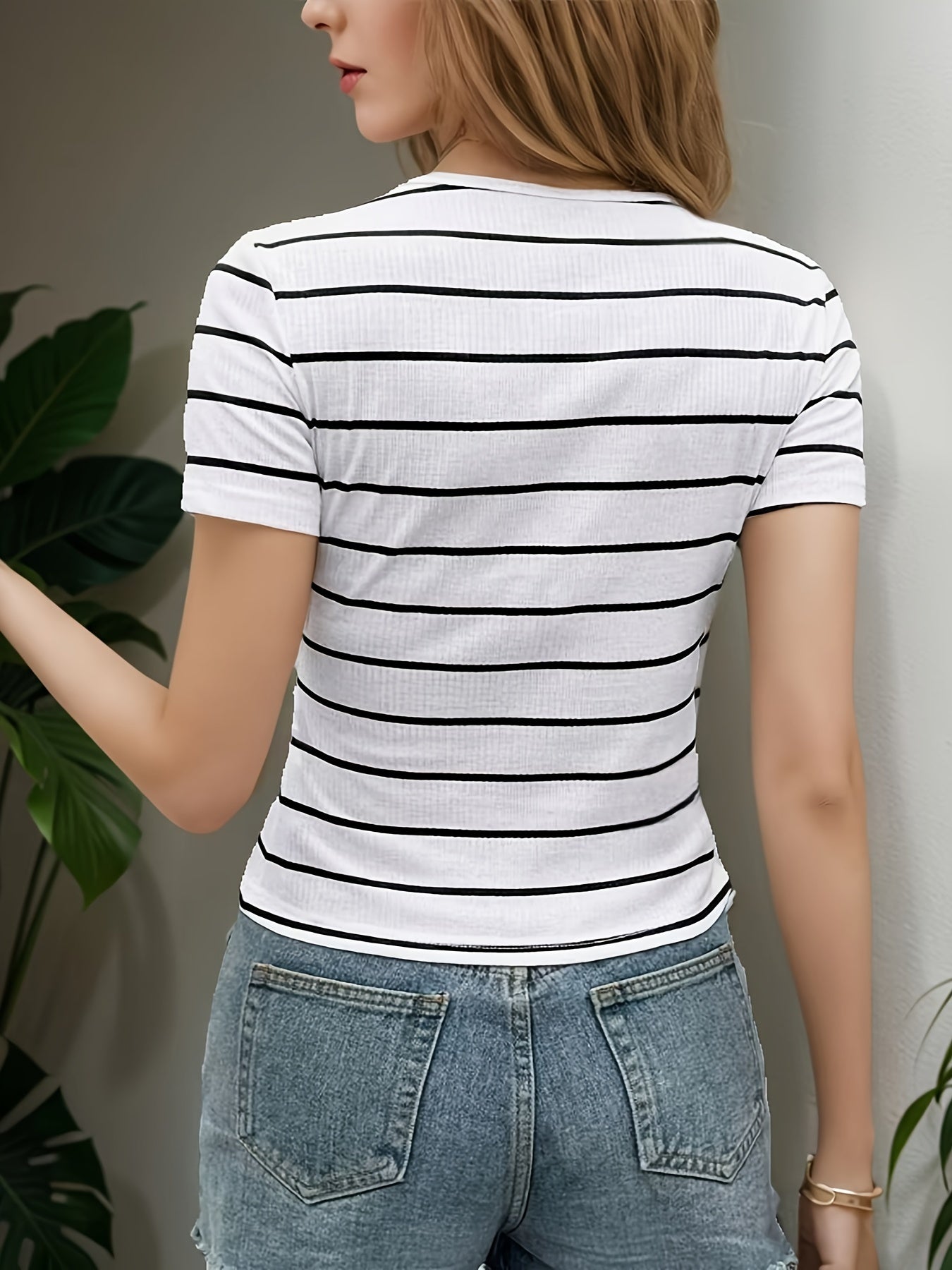 Women's Slim Fit Striped Short Sleeve T-Shirt - Black & White Horizontal Stripes, Round Neck, Breathable Summer Casual Top, Machine Washable, Everyday Fashion, Sophisticated Casual, Quality Casualwear, Relaxed Outfit, Classic