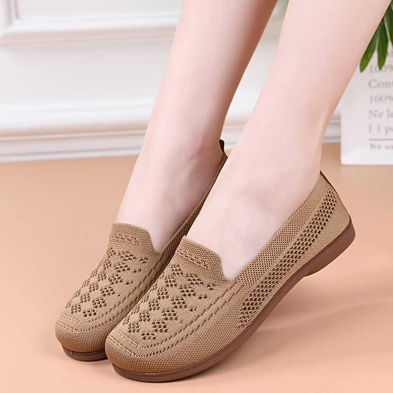 Women's flat shoes, with hollowed out breathable and comfortable uppers, soft-soled casual plain color shoes for summer
