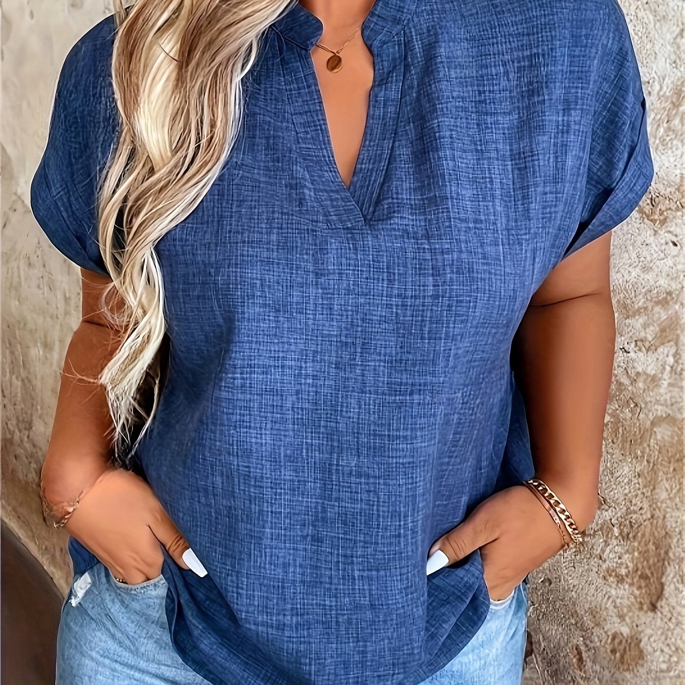 Fortune-oriented Small Stand-up մանյակ Կանանց V-neck Top
