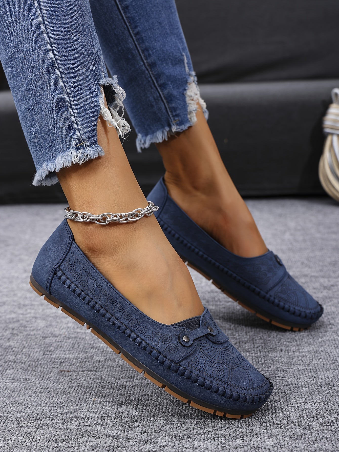 Large Size Trendy Retro Lightweight Metal Buckle Decorative Comfortable Soft Versatile Women's Flat Slip-On Shoes