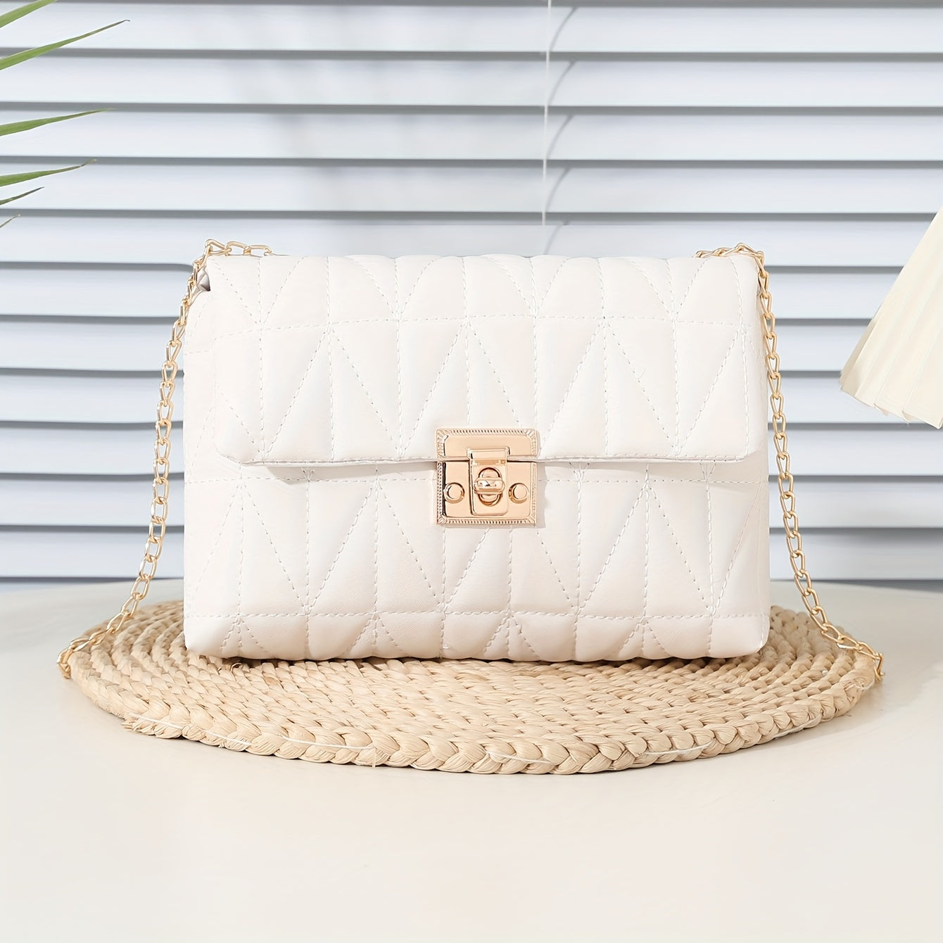 Կանացի պայուսակ՝ կողպեքով, շղթայով, ցանցկեն, միուսով, խաչաձև պայուսակ, նորաձև և բազմակողմանի