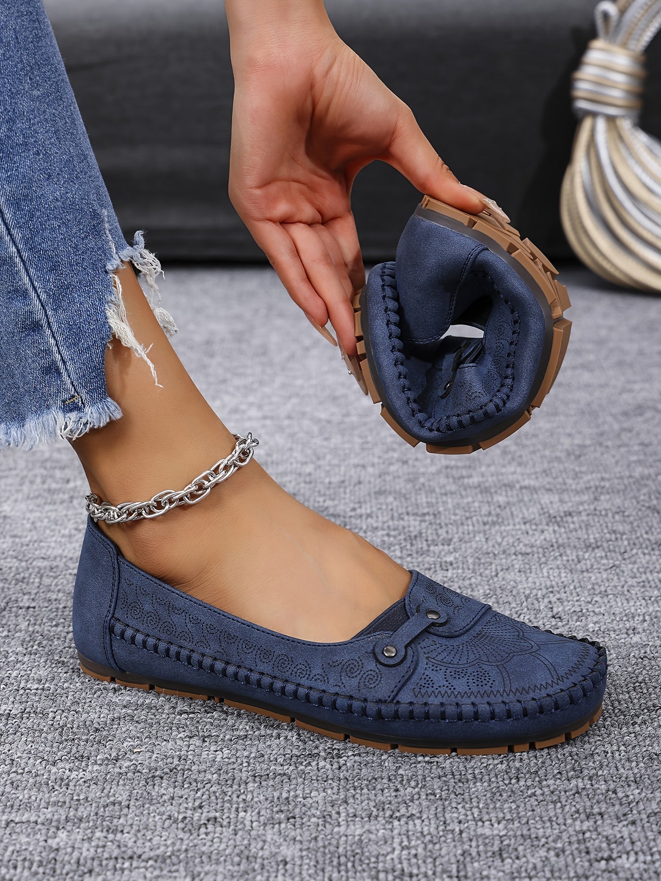 Large Size Trendy Retro Lightweight Metal Buckle Decorative Comfortable Soft Versatile Women's Flat Slip-On Shoes