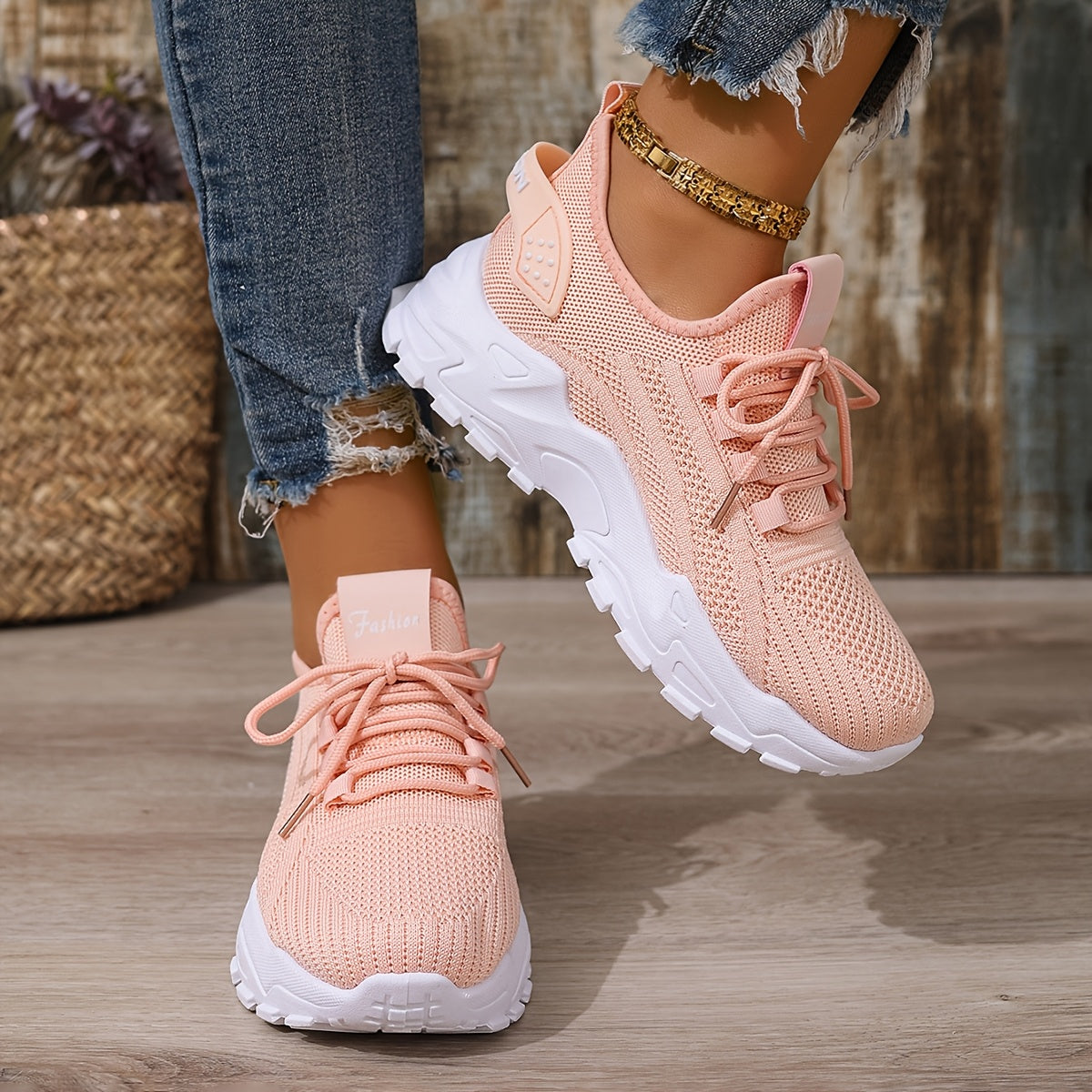 Large size Women's white shoes, summer mesh lace sneakers, comfortable low-top running shoes, travel and vacation leisure