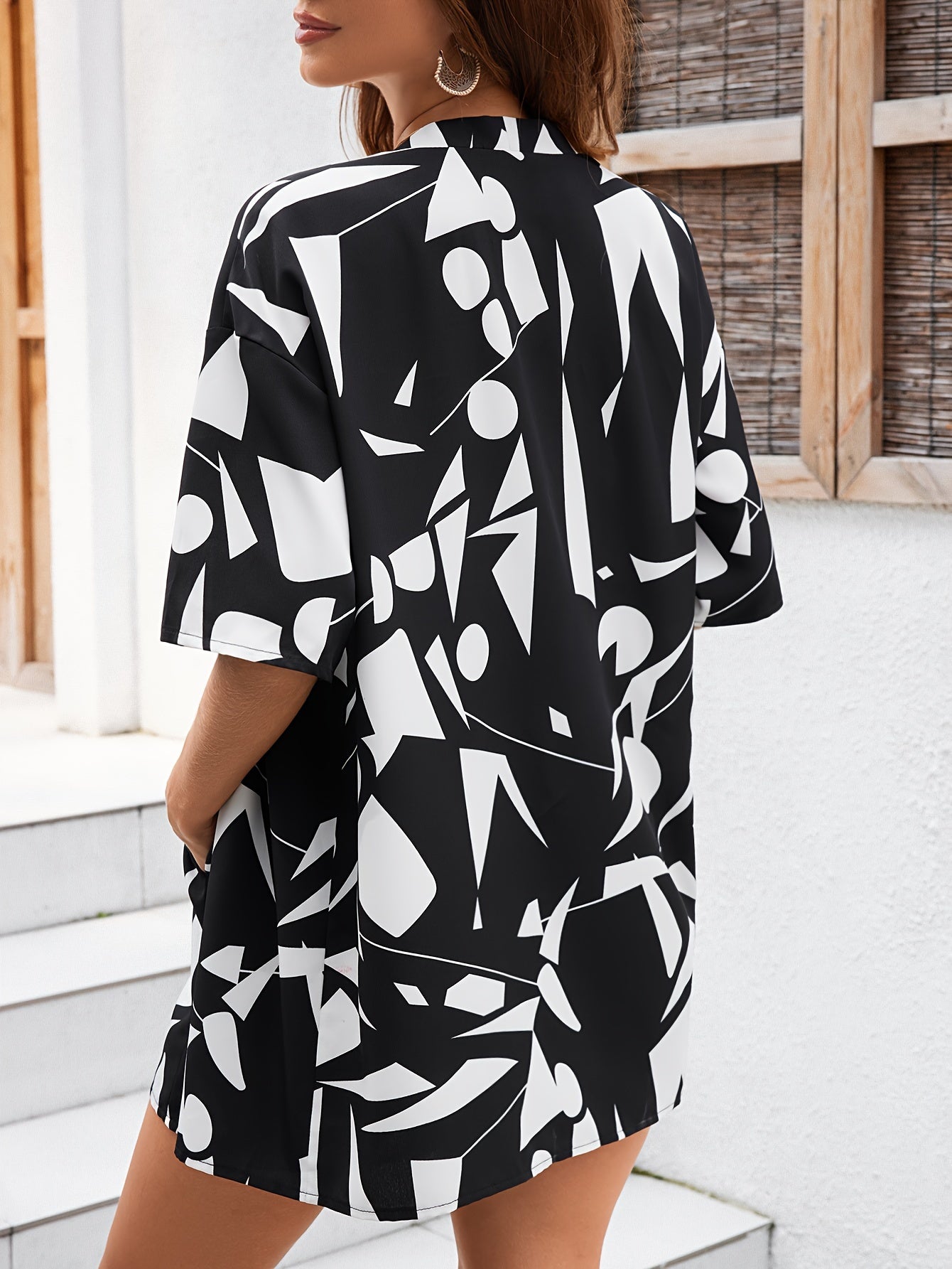 Elegant Women's Two-Piece Outfit: Geometric Print Open Front Cardigan & Drawstring Shorts Set - Machine Washable, Spring/Summer Collection