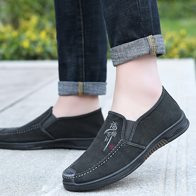 A Pair of Men'S Casual Low-Top Canvas Slip-On Shoes, Suitable for All Seasons And Perfect for Breathable Walking.