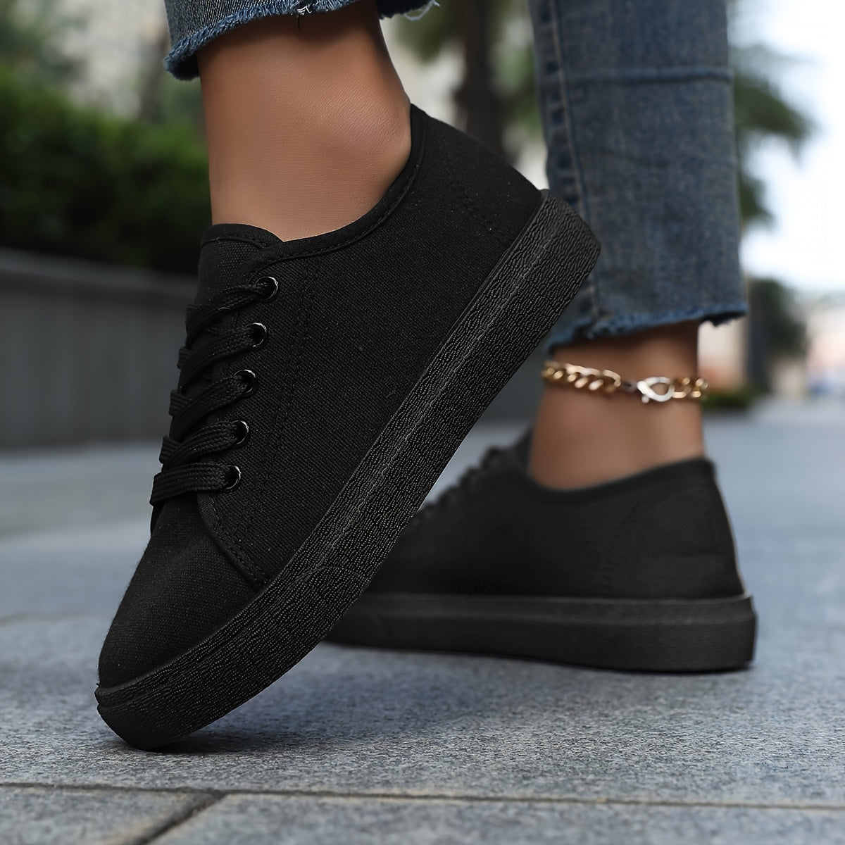 Women'S Lightweight Sneakers - Black and White Casual Lace-Up Skate Shoes with Round Toe, Comfortable EVA Sole, Breathable Fabric, Low Top Design for Casual Attire, Casual Skate Shoes|Round Toe Sneakers|Breathable Fabric Snea