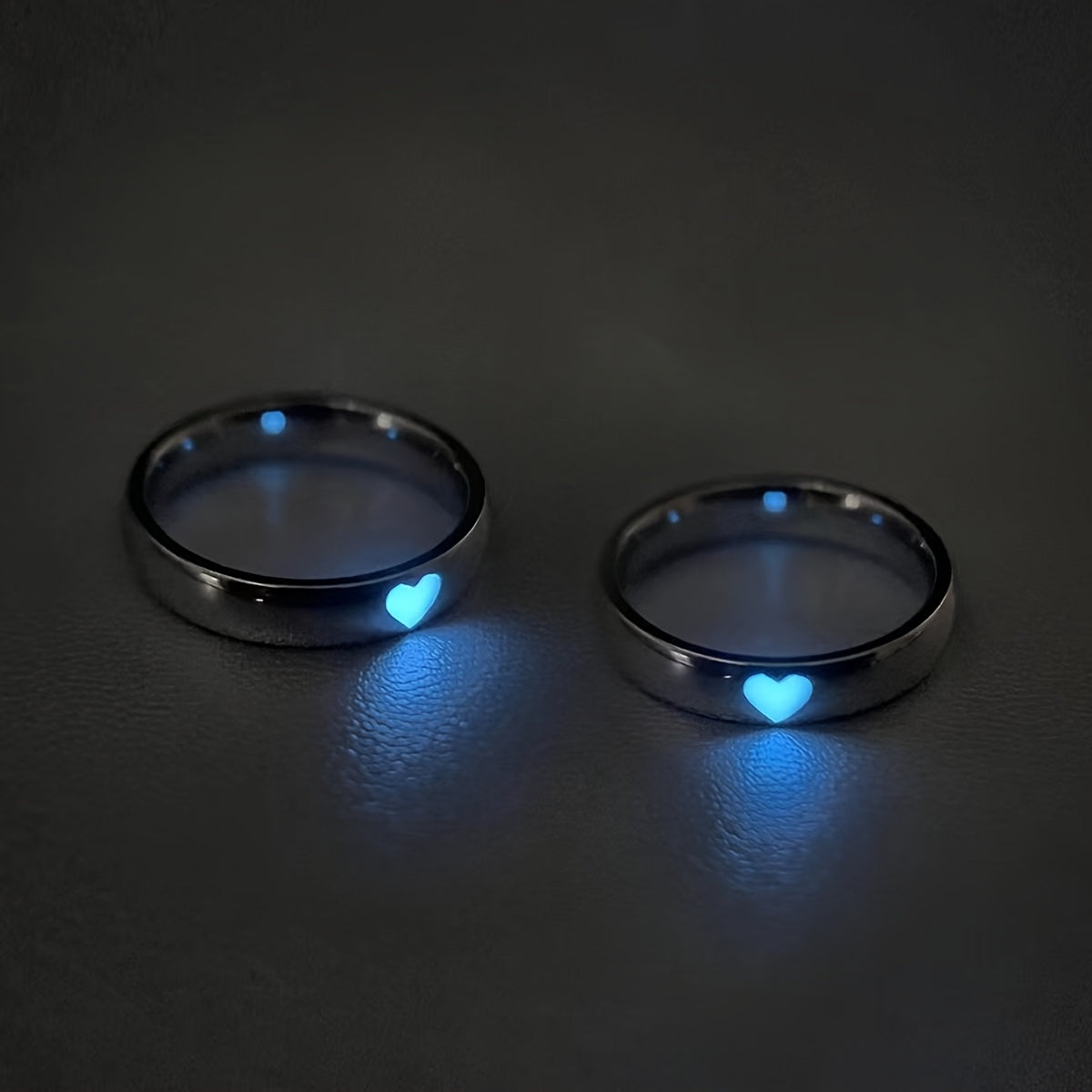 A Pair of Unique Glow-In-The-Dark Heart Rings, Adjustable for Couples, Perfect As a Valentine'S Day Gift for Your Loved One at a Nightclub Party.