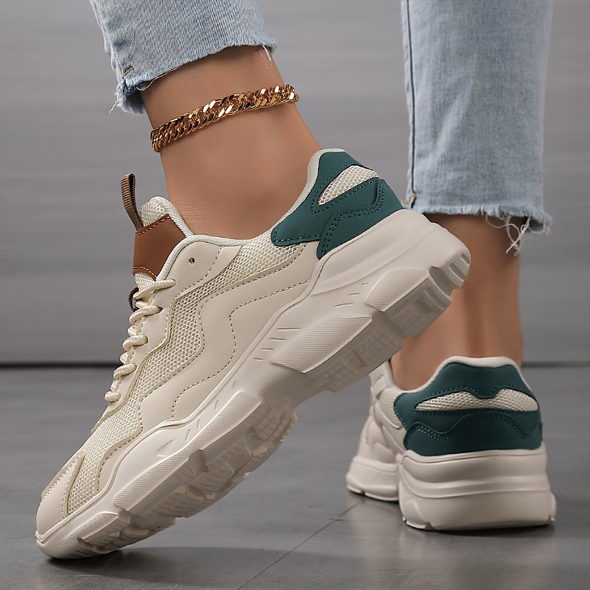 New Women's large-size shock-absorbing soft-soled sports shoes, spring and autumn mesh breathable sports shoes. The sole has high rebound comfort, casual travel shoes