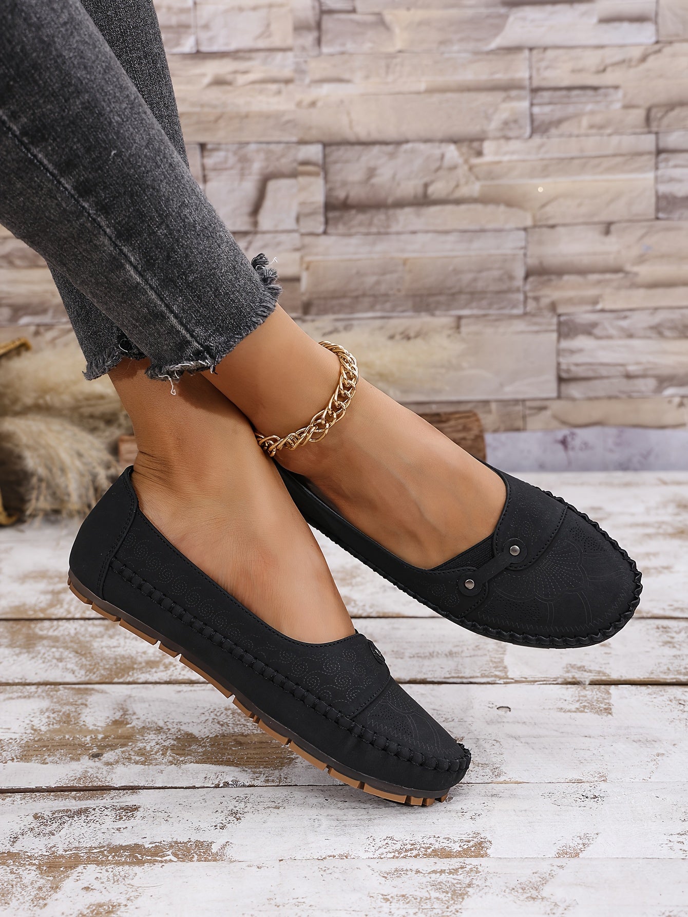 Large Size Trendy Retro Lightweight Metal Buckle Decorative Comfortable Soft Versatile Women's Flat Slip-On Shoes