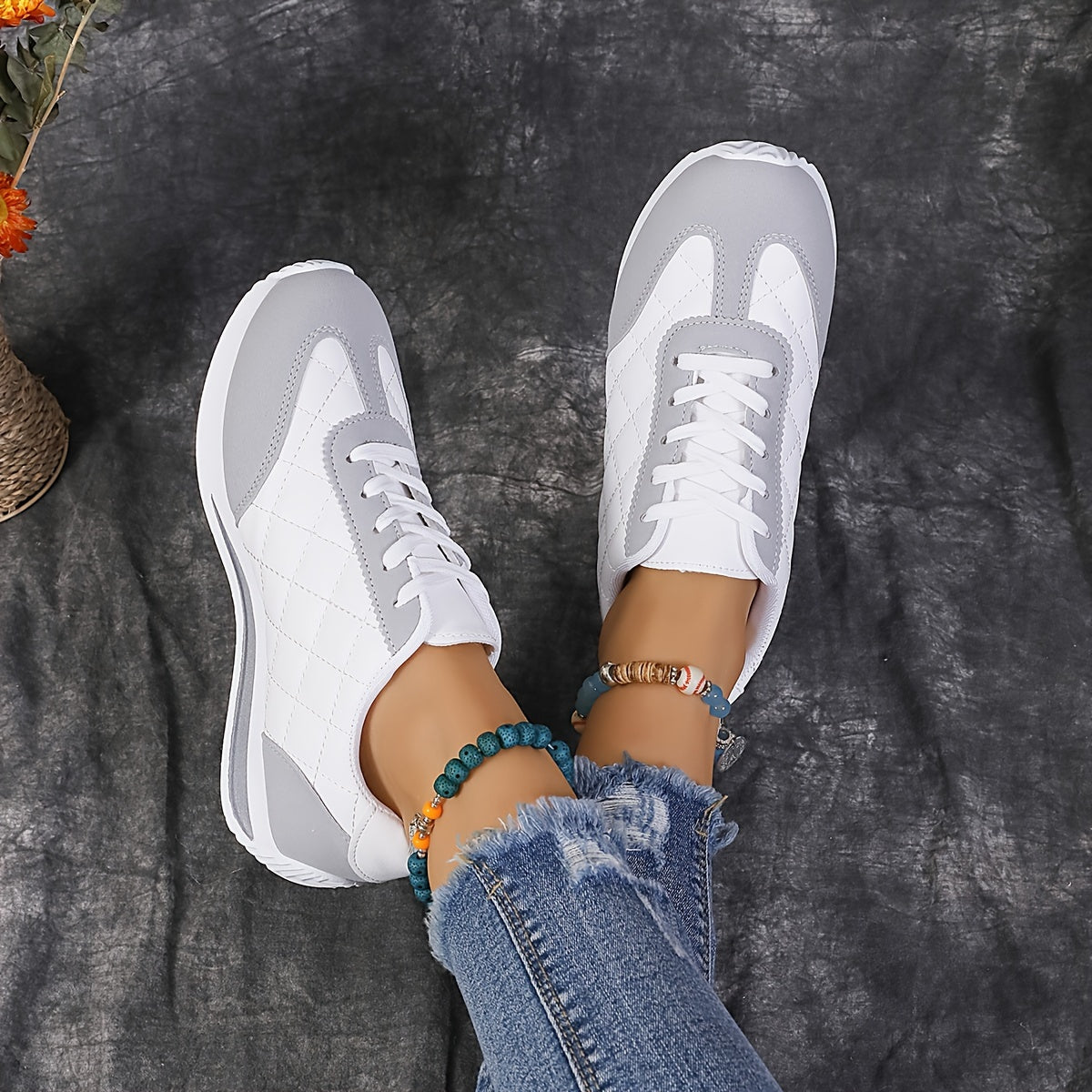 Women's Contrast Color Casual Sneakers, Lace Up Lightweight Soft Sole Walking Shoes, Low-top Quilted Pattern Trainers plus size