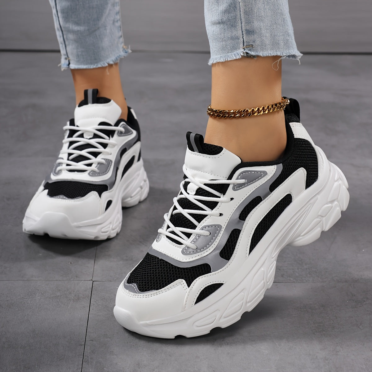 Breathable Running Shoes for Women, Casual Lace-Up Sneakers with Thick Sole, Round Toe, All-Season Outdoor Shopping