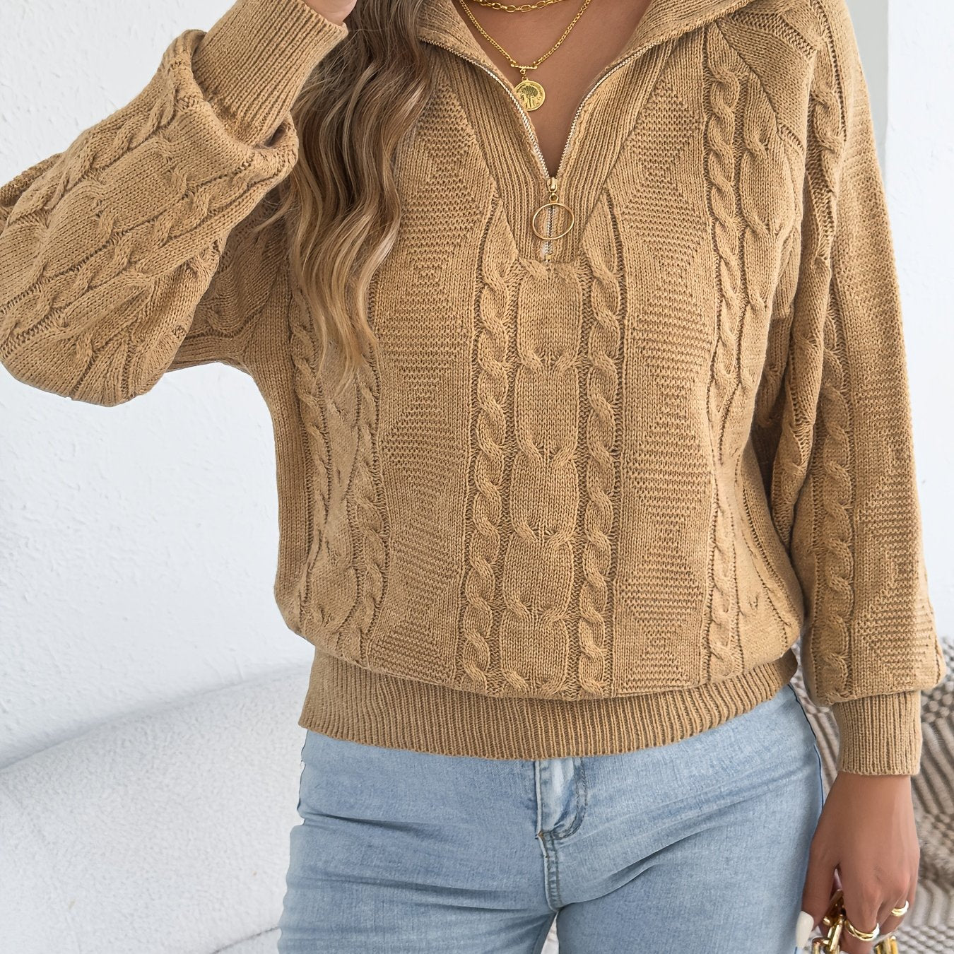 Աշնանային և ձմեռային հանգստի համար նախատեսված պուլովեր սվիտեր՝ միագույն, կայծակաճարմանդով և կոճղակապով, կանացի սվիտեր