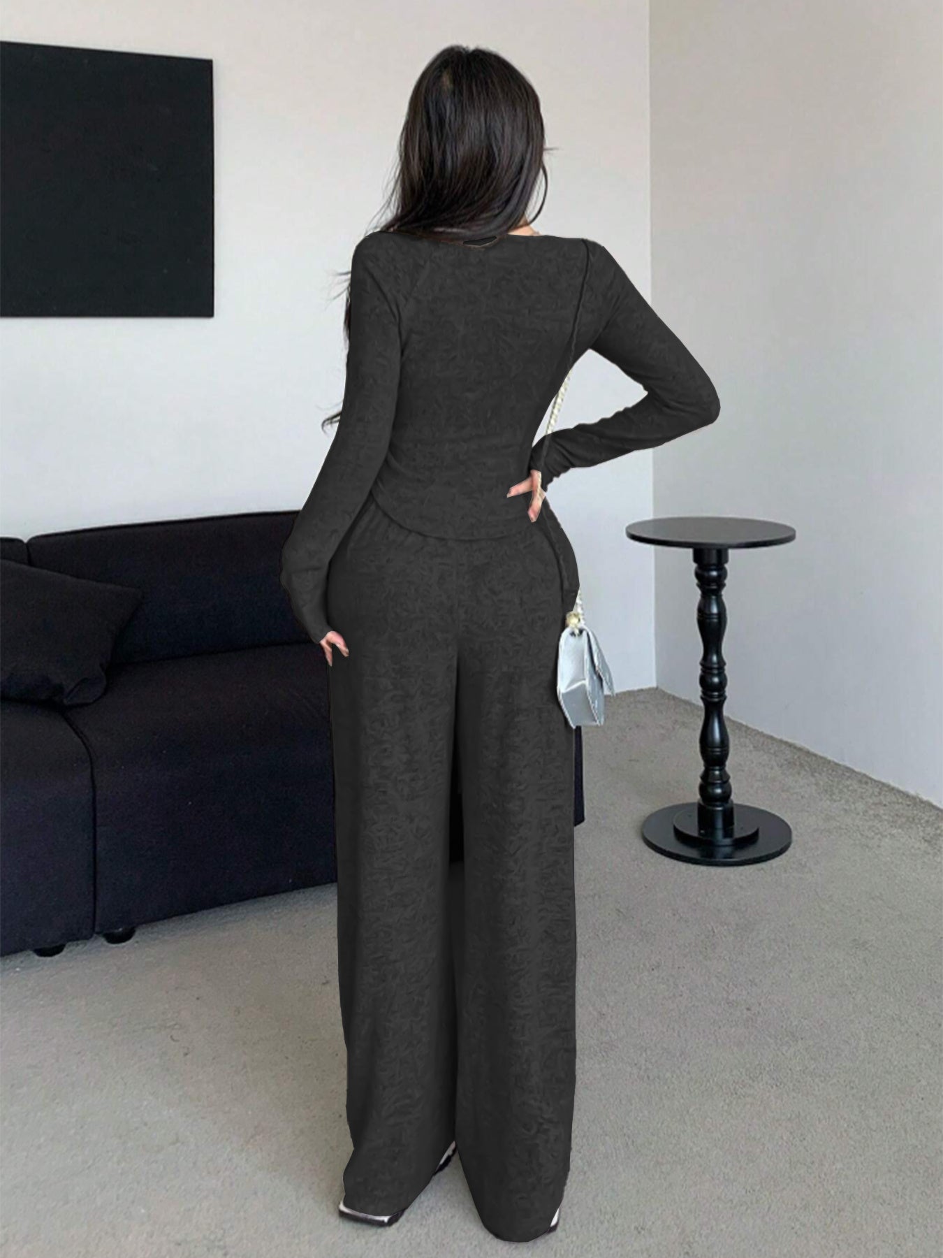 A Stylish Gray Long-Sleeve Top Paired with Loose Drawstring Wide-Leg Pants, a Two-Piece Set