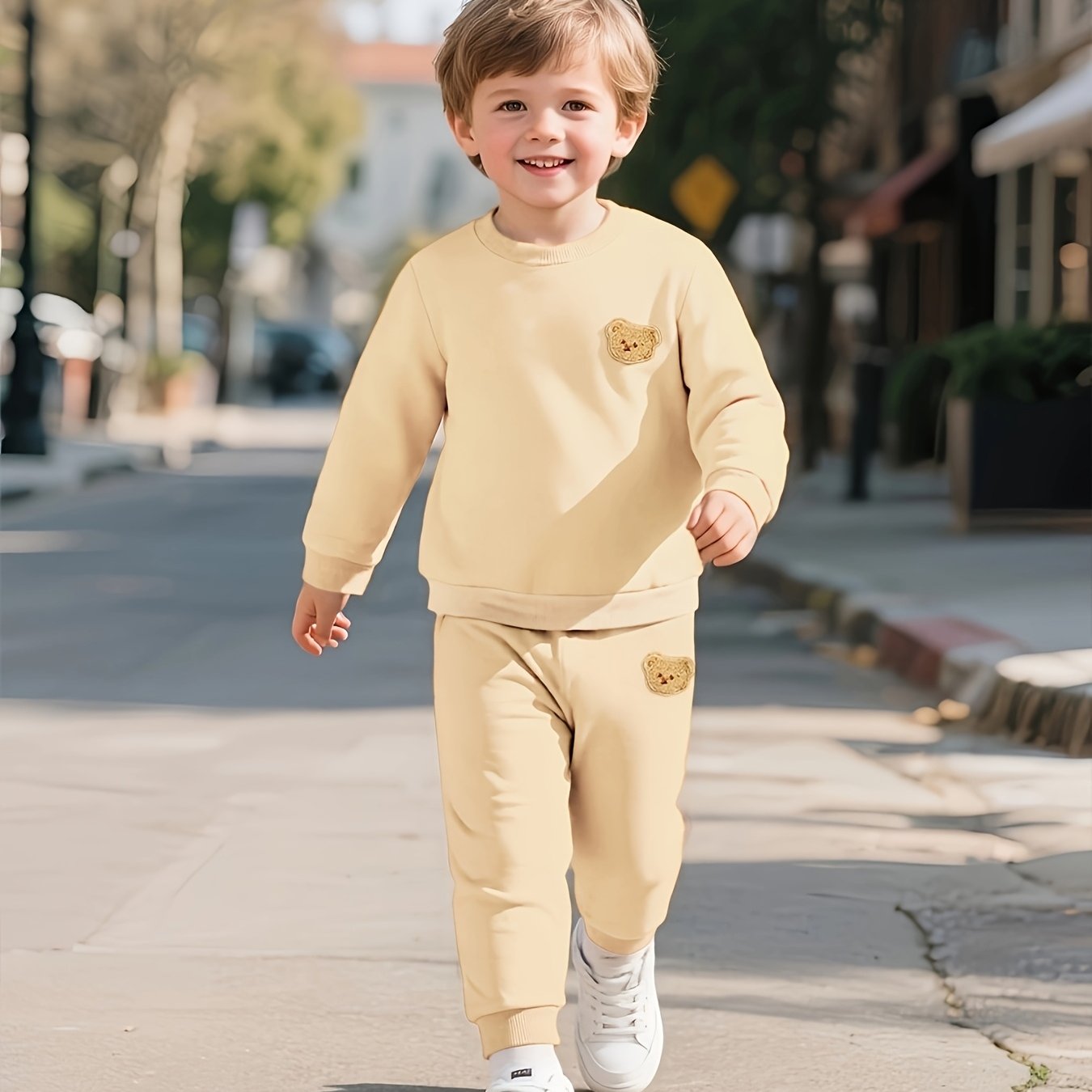 2pcs, Boys' Round Neck Sweatshirt Set, Suitable for Boys Aged 1-8, Fashionable Cartoon Bear Patch, Slightly Stretchy Fabric, Warm Fleece-Lined for Autumn and Winter, Ideal for Casual Sports Wear, Minimalist Style Perfect as a