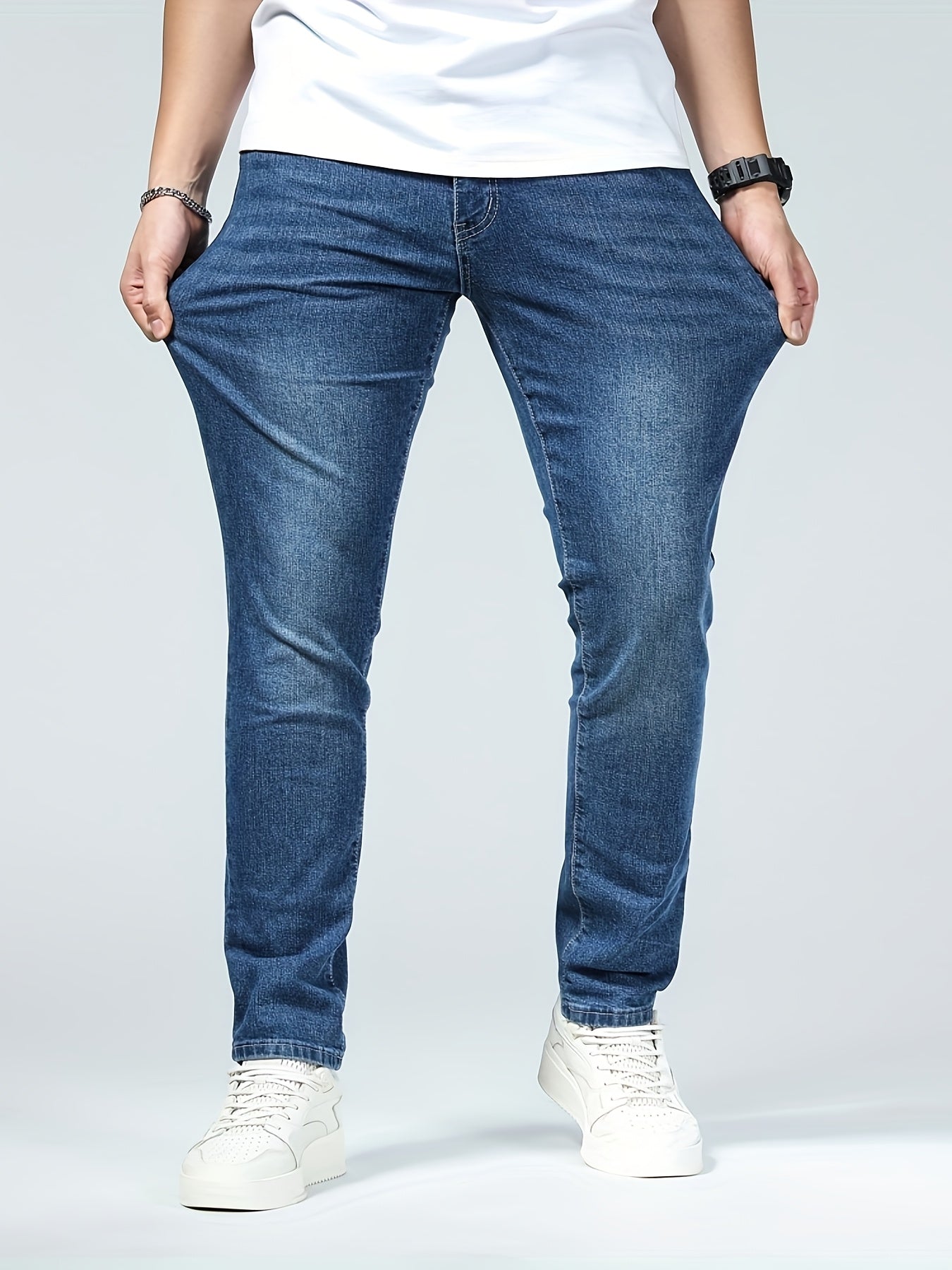 Premium Casual Men'S Jeans with a Slim Fit, Suitable for Light Business Wear, Featuring Stretchy Fabric And a Stylish Blue Wash.