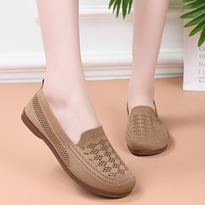 Women's flat shoes, with hollowed out breathable and comfortable uppers, soft-soled casual plain color shoes for summer
