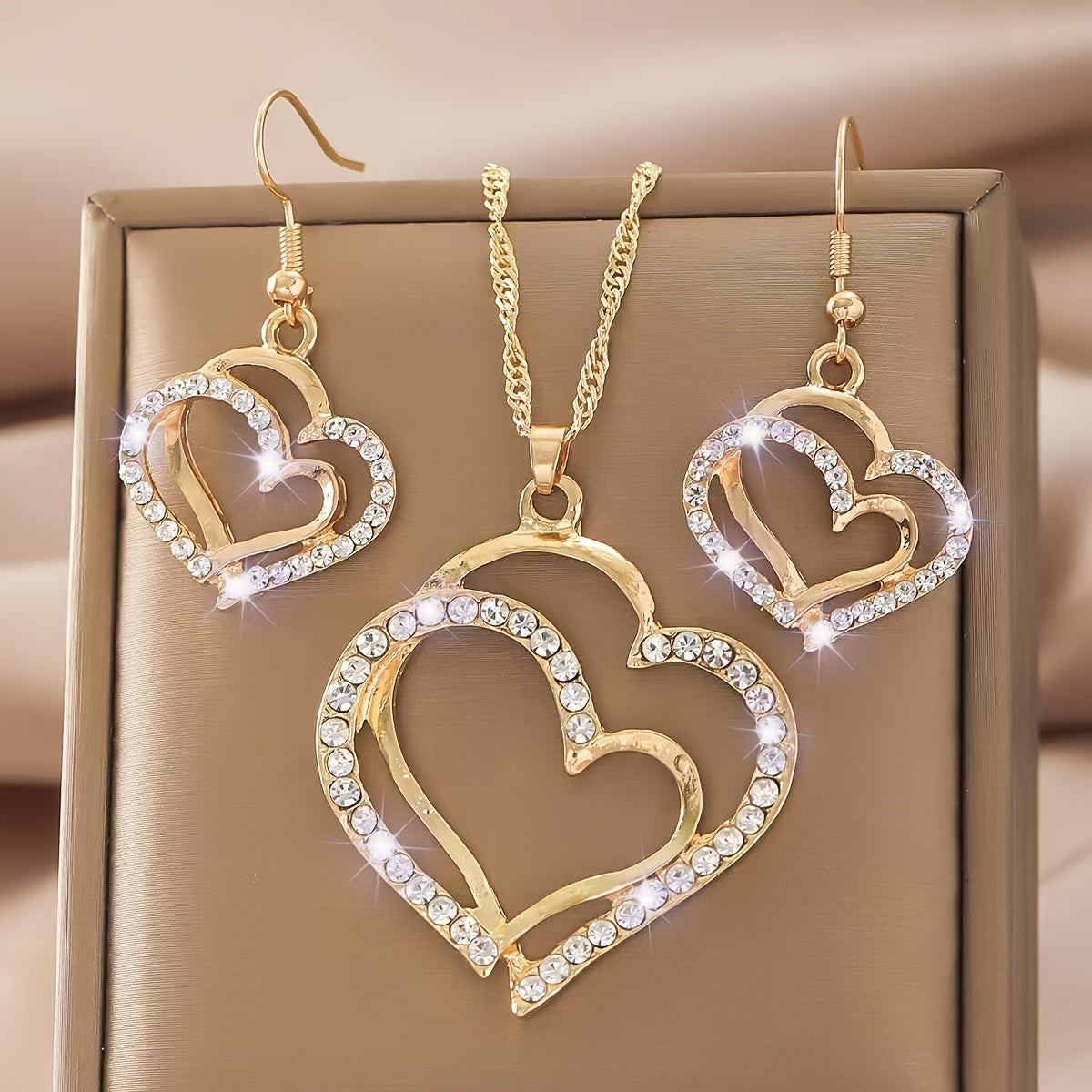 A Creative And Unique Jewelry Set Consisting Of 1 Pair Of Earrings And 1 Necklace, Featuring A Sparkling Heart-shaped Design With Shiny Rhinestones, Perfect For Accessorizing Daily Outfits Or Party Wear.