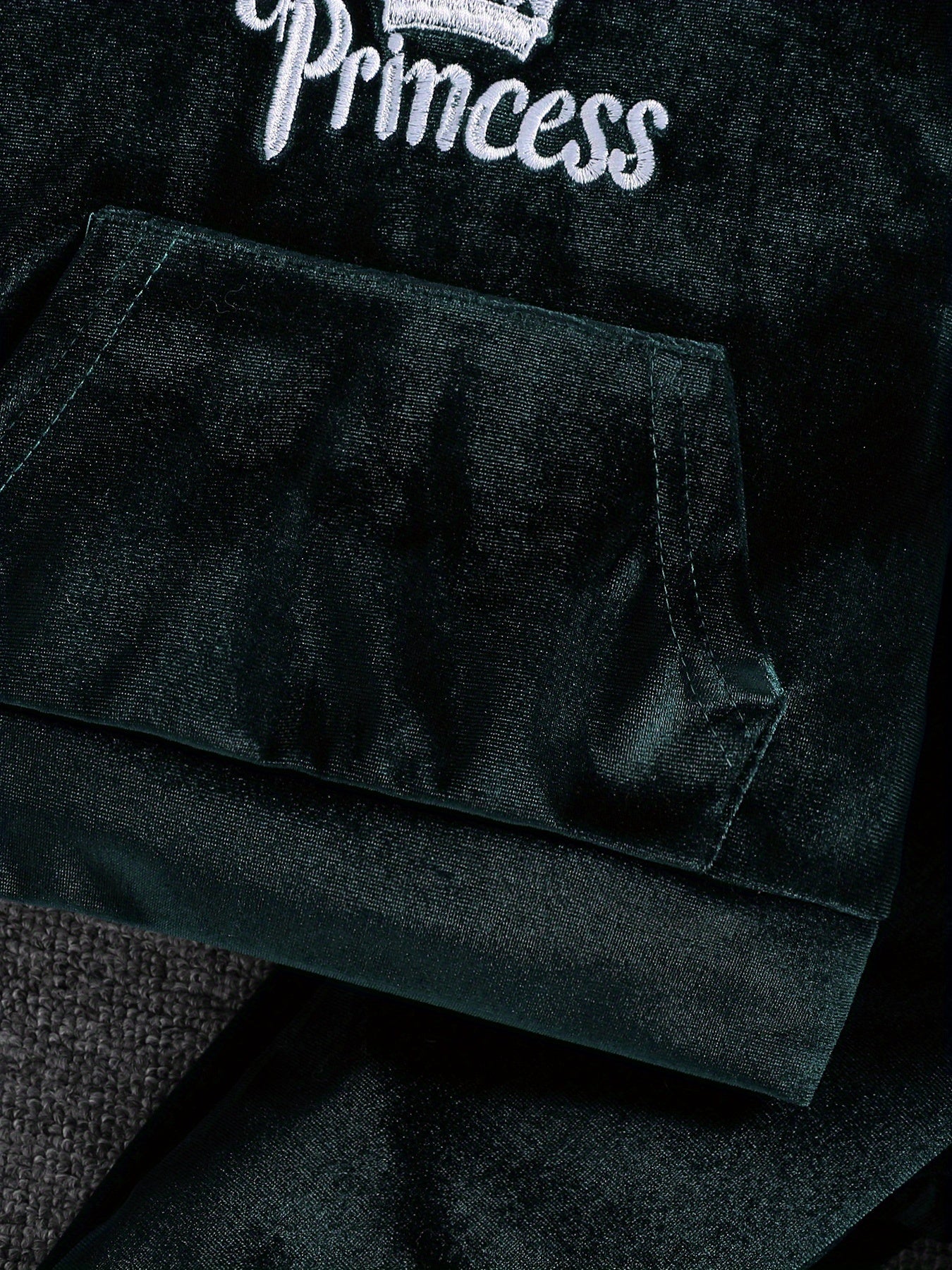 Girls' Long Pants Set, Burgundy Hooded Sweatshirt & Sweatpants, New Autumn Winter Warm Pullover Top, Fabric Two-Piece Set, Princess English Letter Embroidery with Pockets, Festive Holiday Outfit for Baby Girls, Perfect for Ou