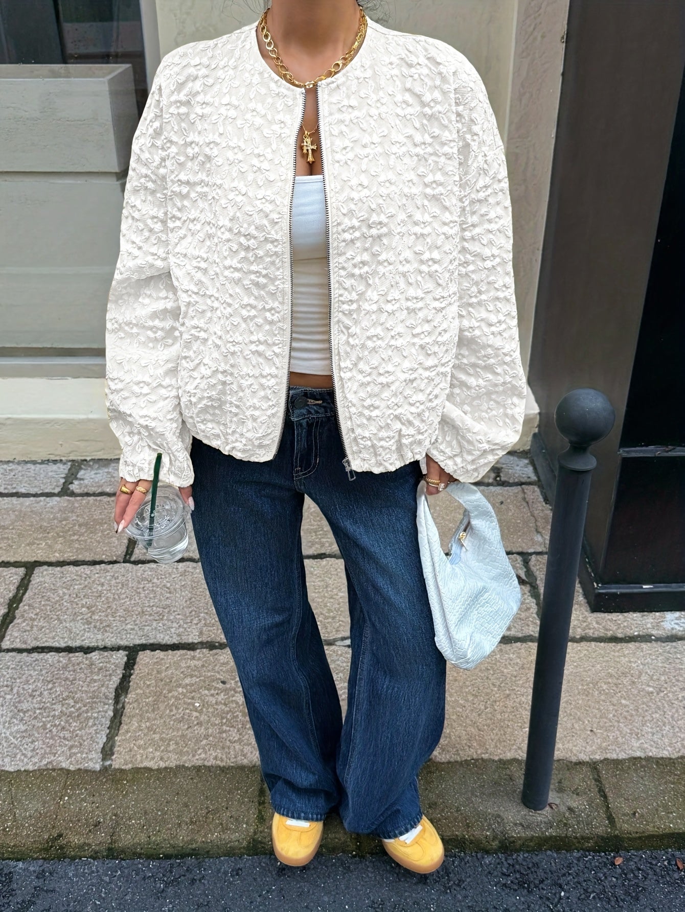 Միագույն կայծակաճարմանդով առօրյա բաճկոն