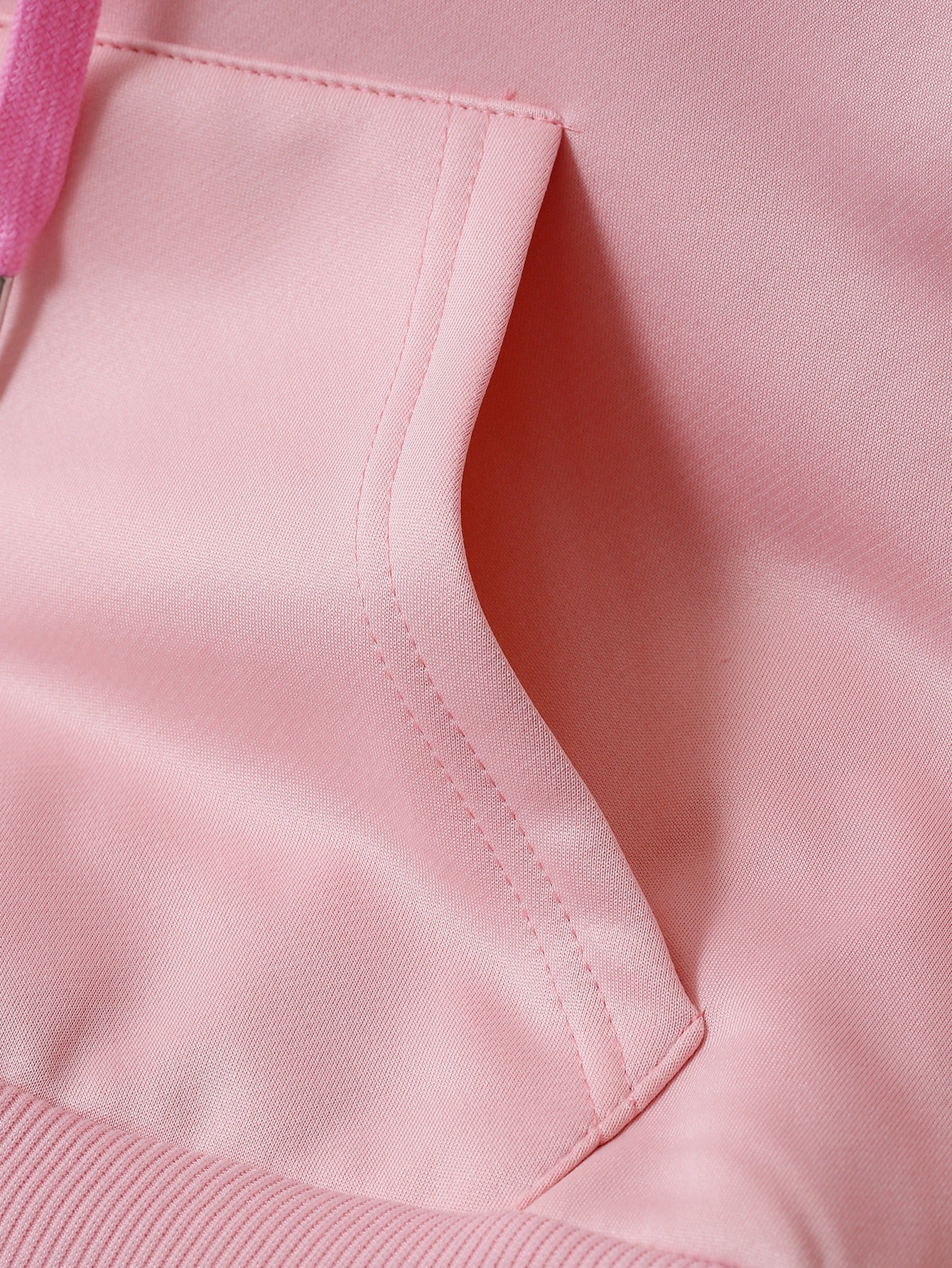 Սուրբ Ծննդյան և վանդակավոր ընձառյուծի նախշերով տոնածառի նախշերով կանացի շարված վերնաշապիկ, հաստ և տաք պոլիեսթերային գործվածքով բաճկոն, հարմար է աշնանային և ձմեռային սեզոնի համար նախատեսված առօրյա կոմպոզիտային տաք հագուստի համար։