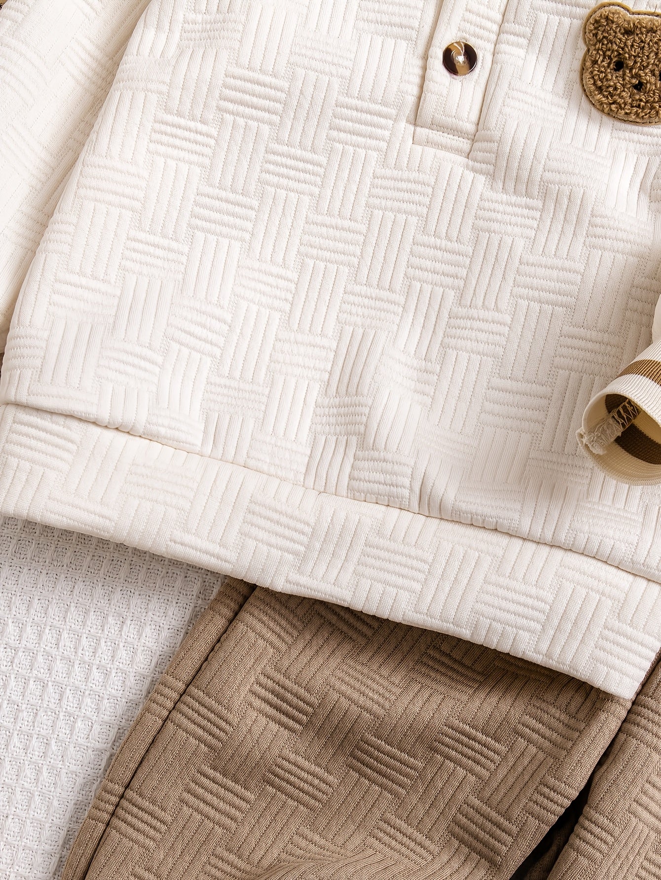 2 հատ տղաների համար նախատեսված աշուն/ձմեռ նորաձև, կողավոր, պատչվորք, սիրուն արջուկ-պանդա օձիքով, ժակարդե միագույն սվիտեր և միագույն ժակարդե տաբատ, ամենօրյա, նորաձև հավաքածու, իդեալական է բացօթյա օգտագործման համար