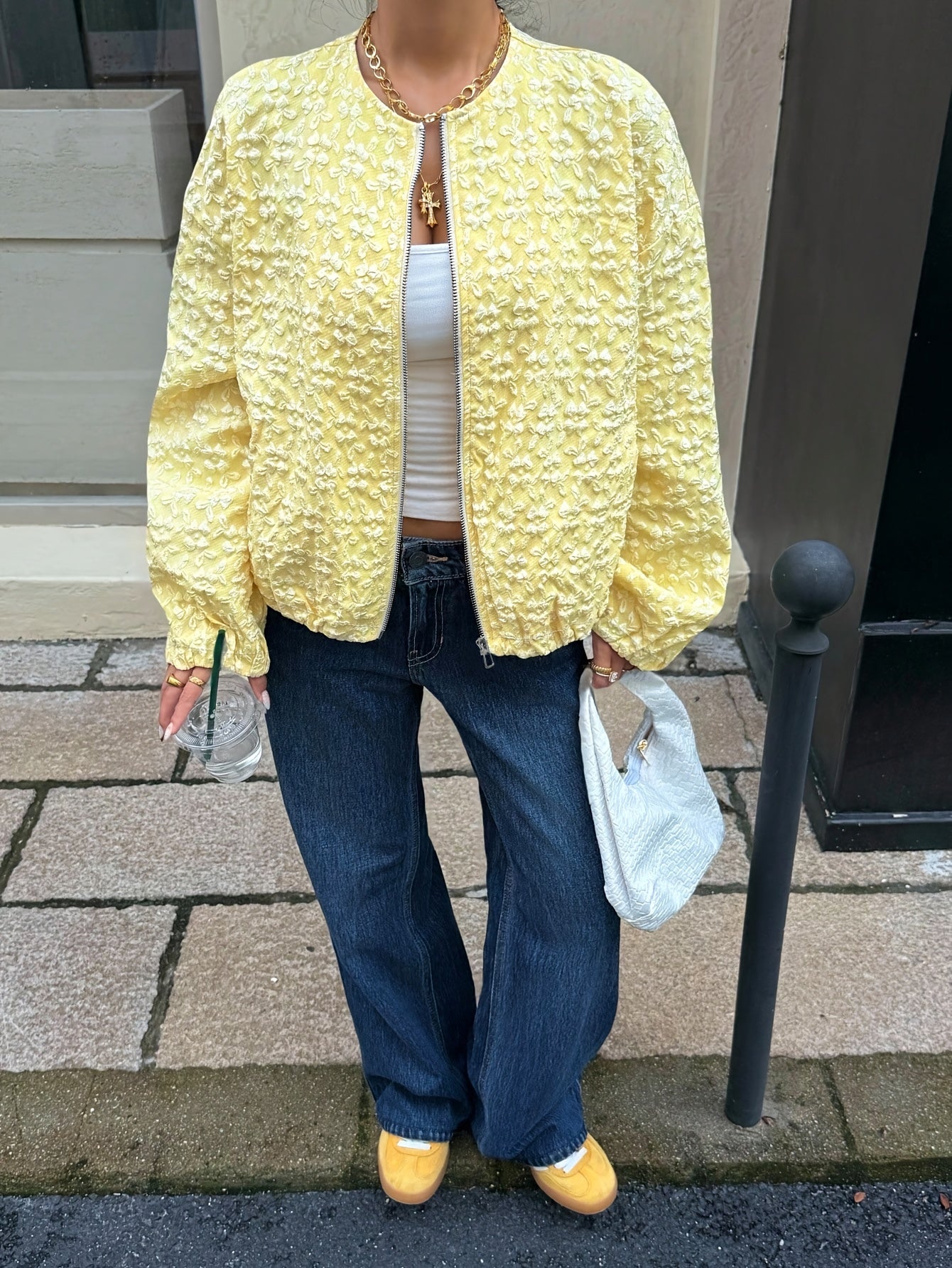 Միագույն կայծակաճարմանդով առօրյա բաճկոն