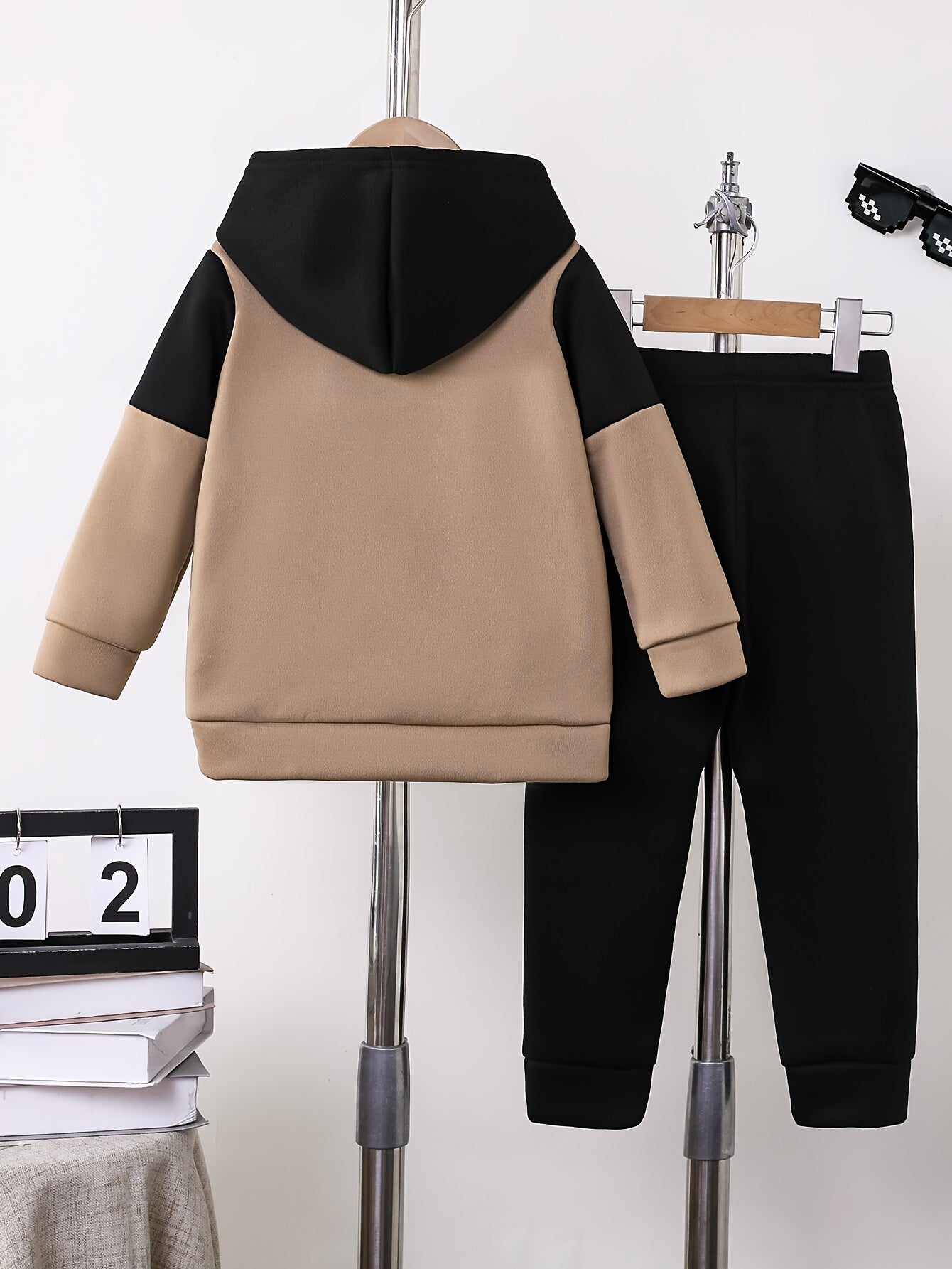 2pcs Boys' Autumn and Winter Fleece-Lined Hoodie Set with Long Pants, Simple Color Block Letter Print Fashion Sportswear Outfit for Outdoor Activities and Casual Attire, 100% Polyester Knit Stretch Durable Fabric, Perfect Gif