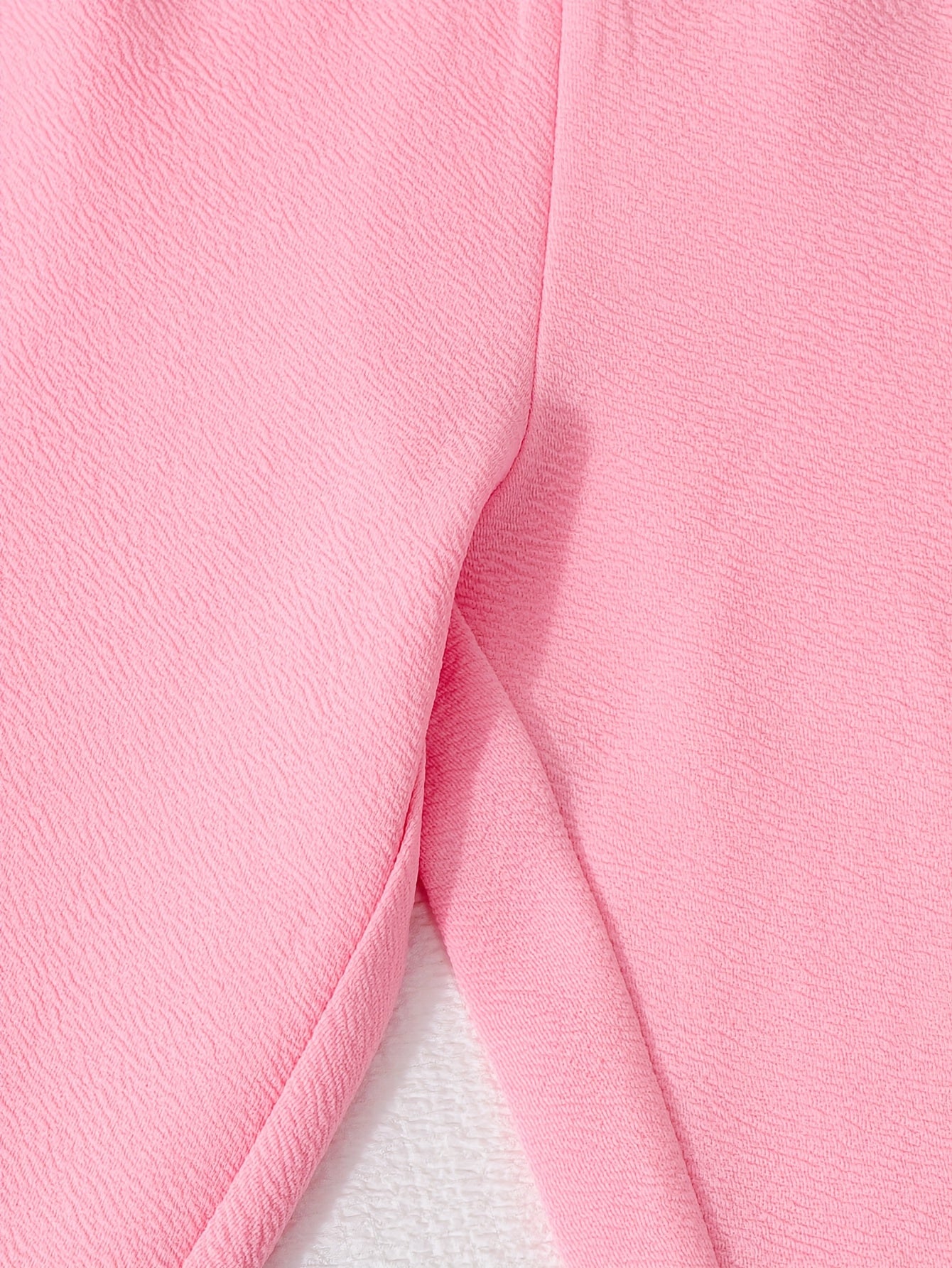 «Նորաձև աշնանային, էլեգանտ, ժապավենաձև զարդարված երկար թևքով վերնաշապիկ և ուղիղ լայն տաբատ՝ երկկտոր հավաքածու, զբոսանքի համար»