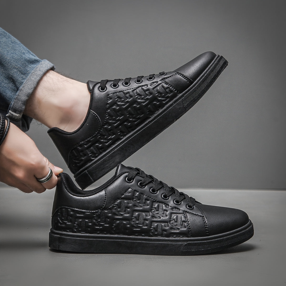 Men's Casual Breathable Non-Slip Low Top Sports Shoes