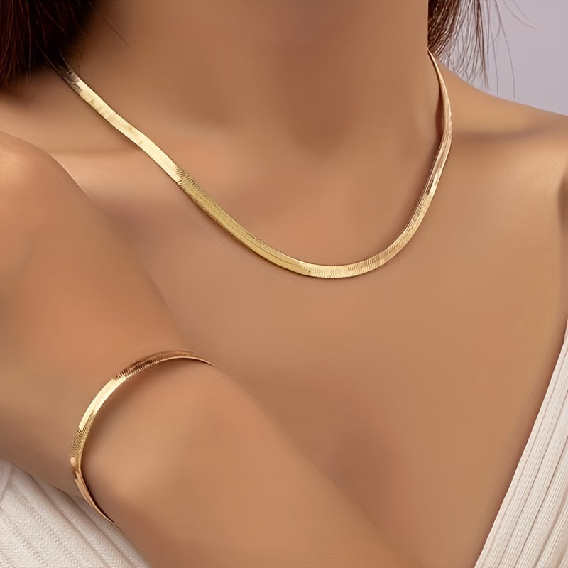 Set Of 2 Fashionable Classic Simple Flat Snake Bone Chain, Ladies' Unique Snake Bone Chain Necklace And Bracelet Set.