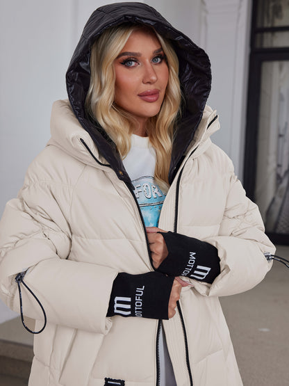 Կանացի ոճային բեժ գույնի փքված բաճկոն՝ առօրյա տաք ձմեռային վերարկու՝ սև եզրագծով, երկար թևքերով և կայծակաճարմանդով գլխարկով, պոլիեսթերային գործվածք՝ բացօթյա հարմարավետության համար։