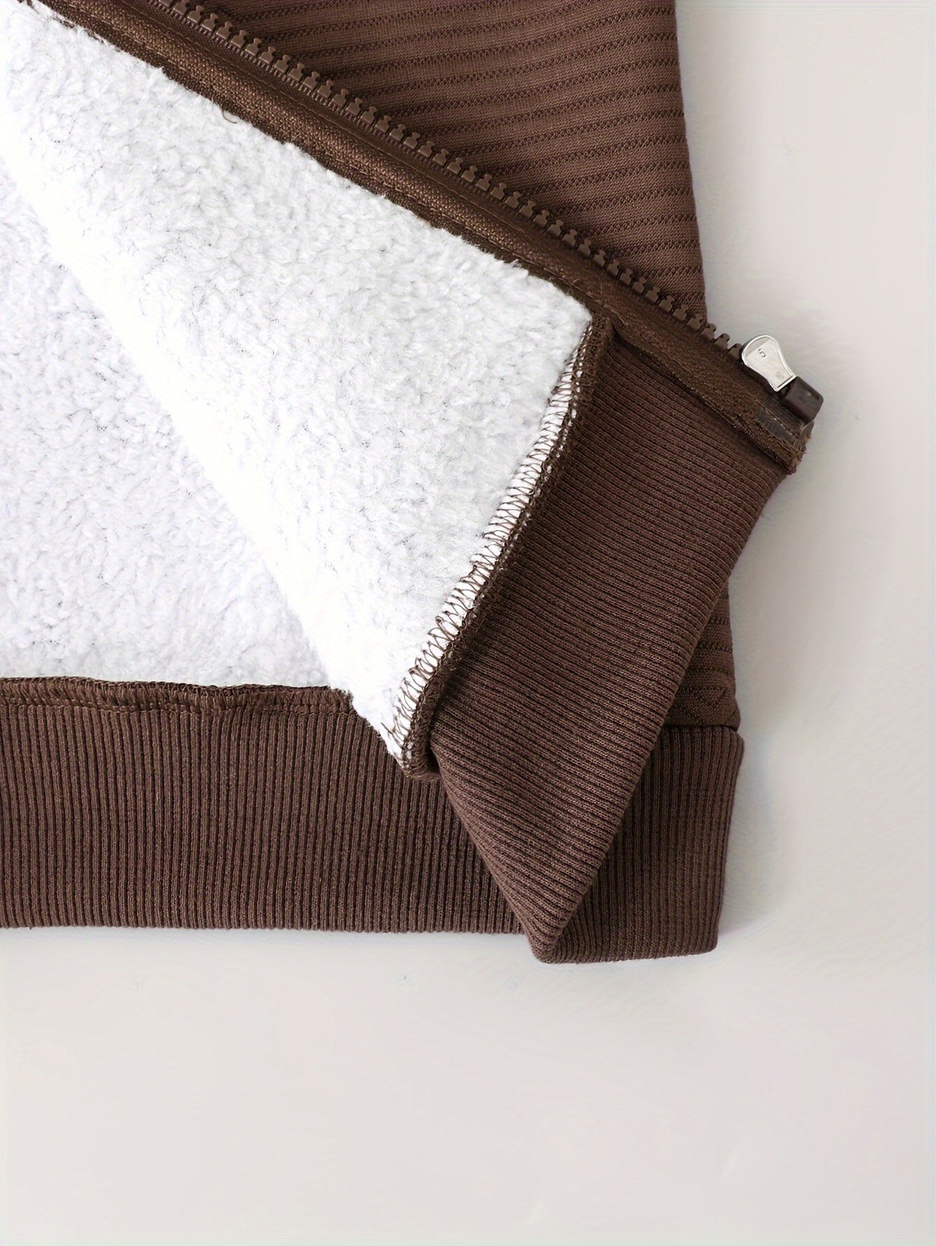 2pcs set of casual and fashionable fleece thickened Jacquard zipper pocket shoulder-length hooded sweatshirt and fleece Jacquard sports jogging pants suit, children's autumn and winter comfortable and versatile clothing, can