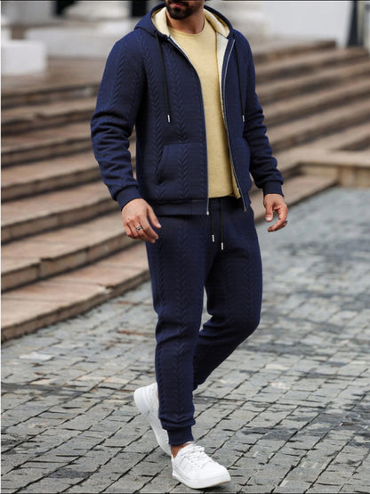 Տղամարդկանց ձմեռային նորաձևության երկմասանոց հավաքածու. Ժակարդե գլխարկով կարդիգան՝ աստառով և երկար տաբատ – իդեալական է աշնան և ձմռան համար, ձմեռային հագուստ տղամարդկանց համար