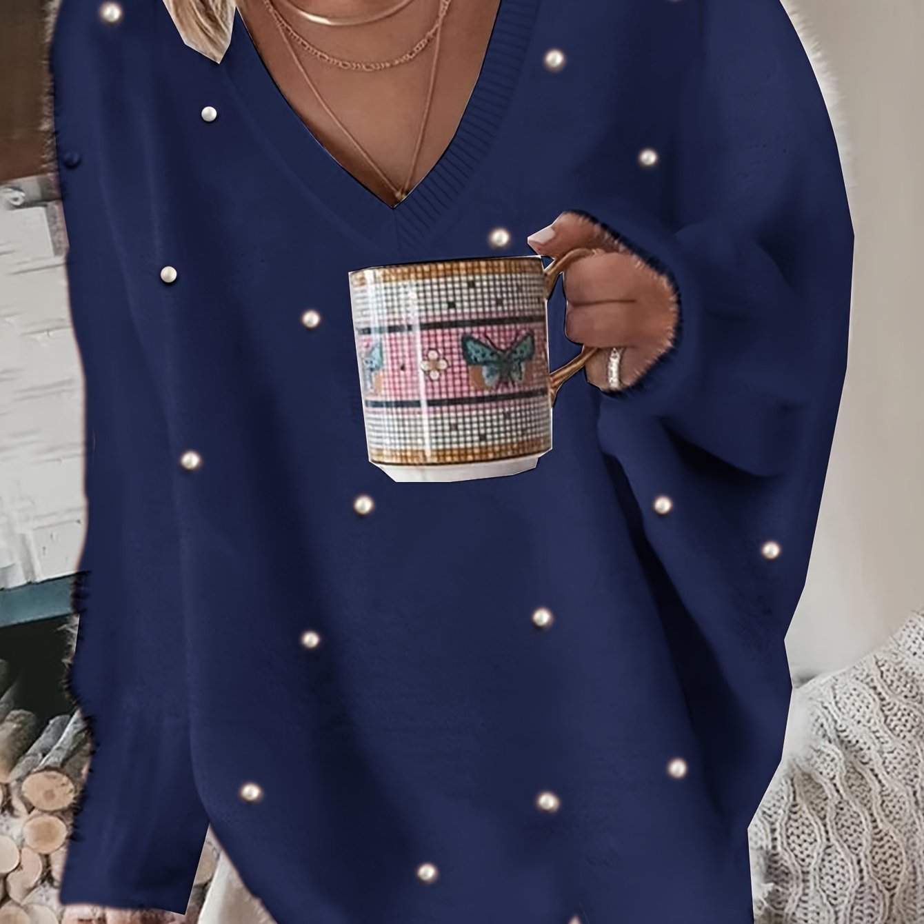 Մեծ չափս - Կանացի հարմարավետ դեղին V-ձև օձիքով սվիտեր՝ մարգարիտ կոճակներով և բրդյա եզրերով թևքերով - Ասիմետրիկ եզր, երկրաչափական նախշ, առօրյա ձմեռային սվիտեր առօրյա հագուստի համար, Ձմեռային հագուստ | V-ձև օձիքով սվիտեր | Մարգարիտ կոճակների մանրամասներ, Sw