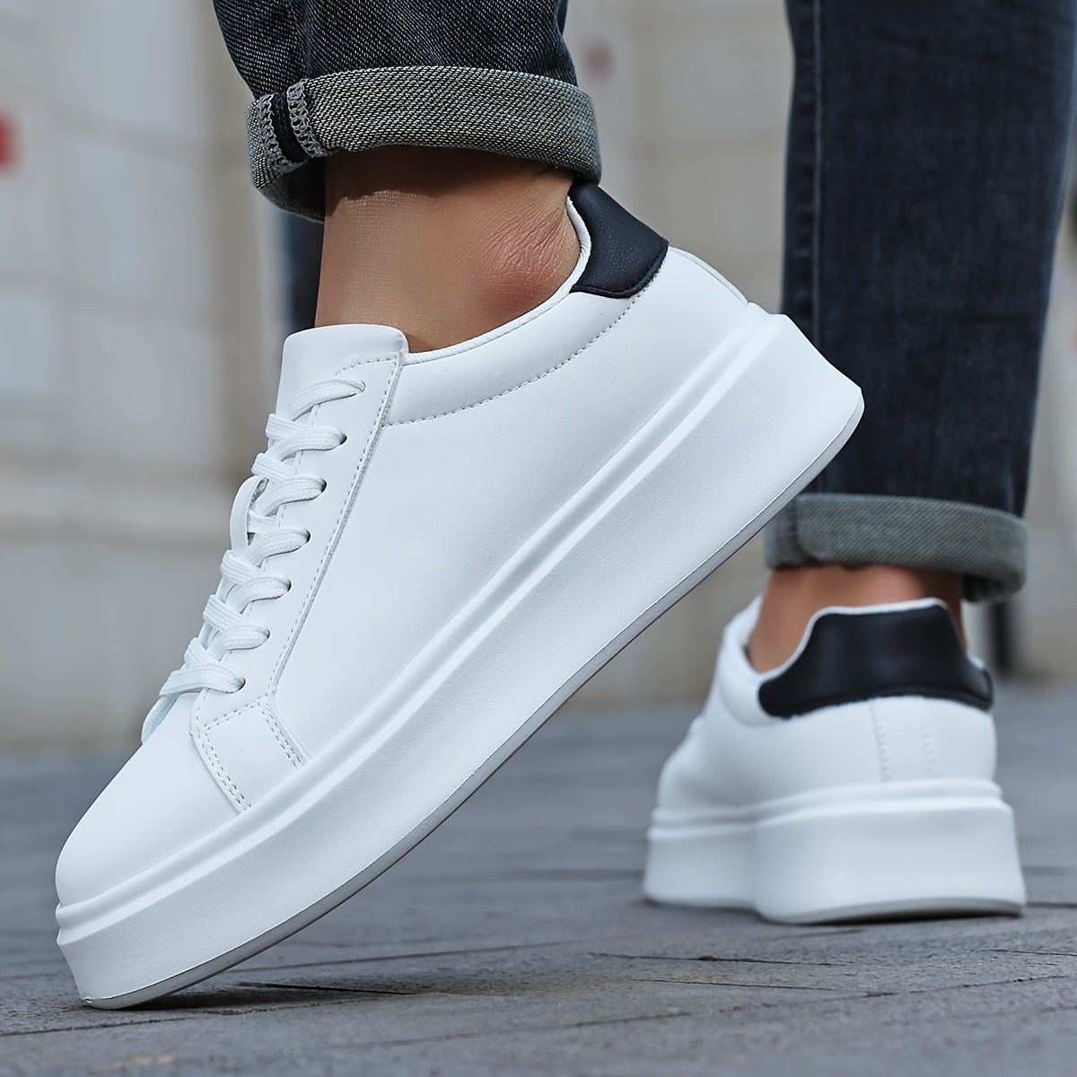 Men's Lightweight Low-Top Skate Shoes with EVA Sole