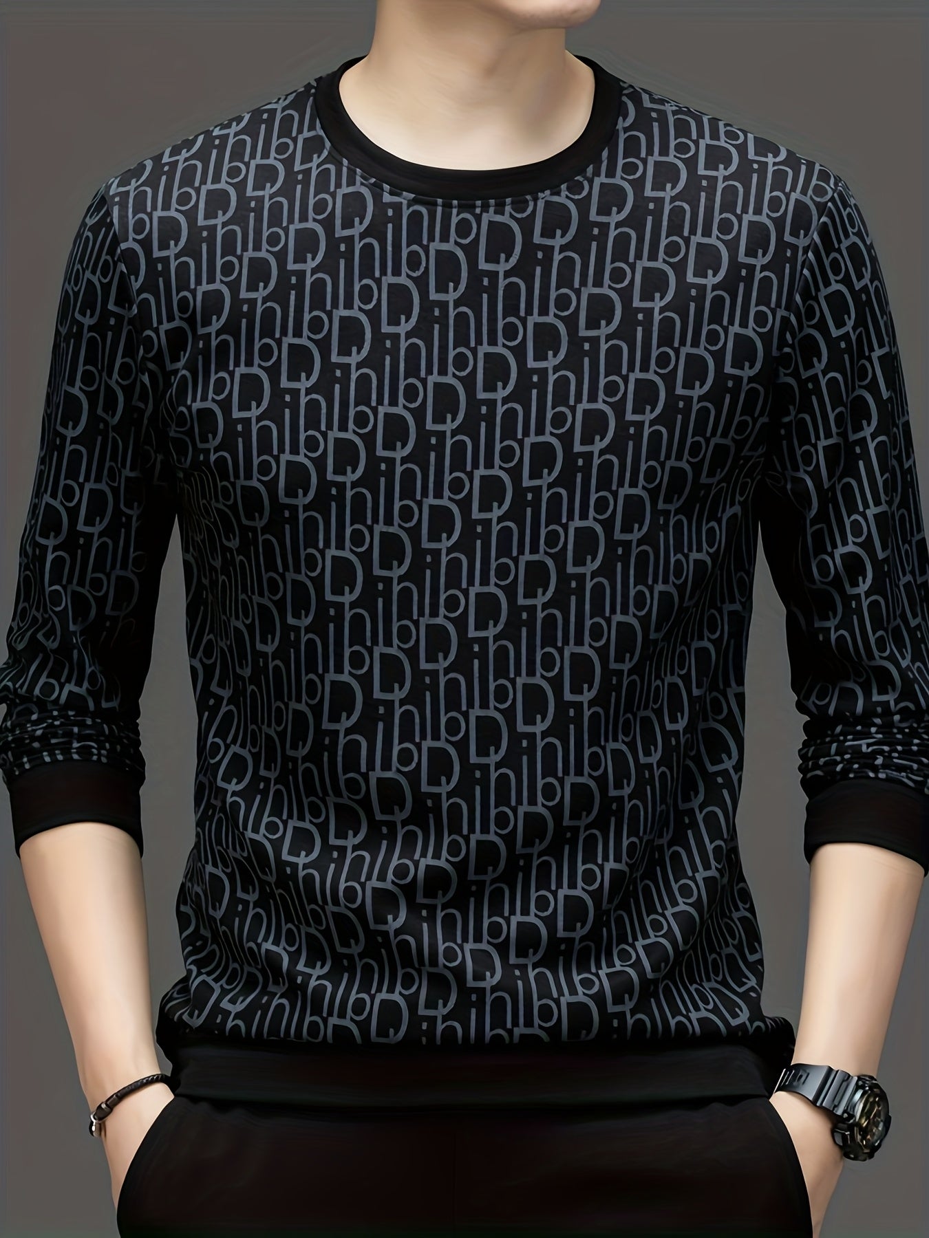 Կլոր վզնոցը հարմար է սպորտային և առօրյա հագուստի համար, առանձնանում է ոճային դեկորատիվ նախշերով: Այս երկարաթև սվիտերը կատարյալ է զբոսանքների համար, պատրաստված է փափուկ, ձգվող և հարմարավետ գործվածքից, ինչը այն դարձնում է իդեալական նվեր Y-ի համար: