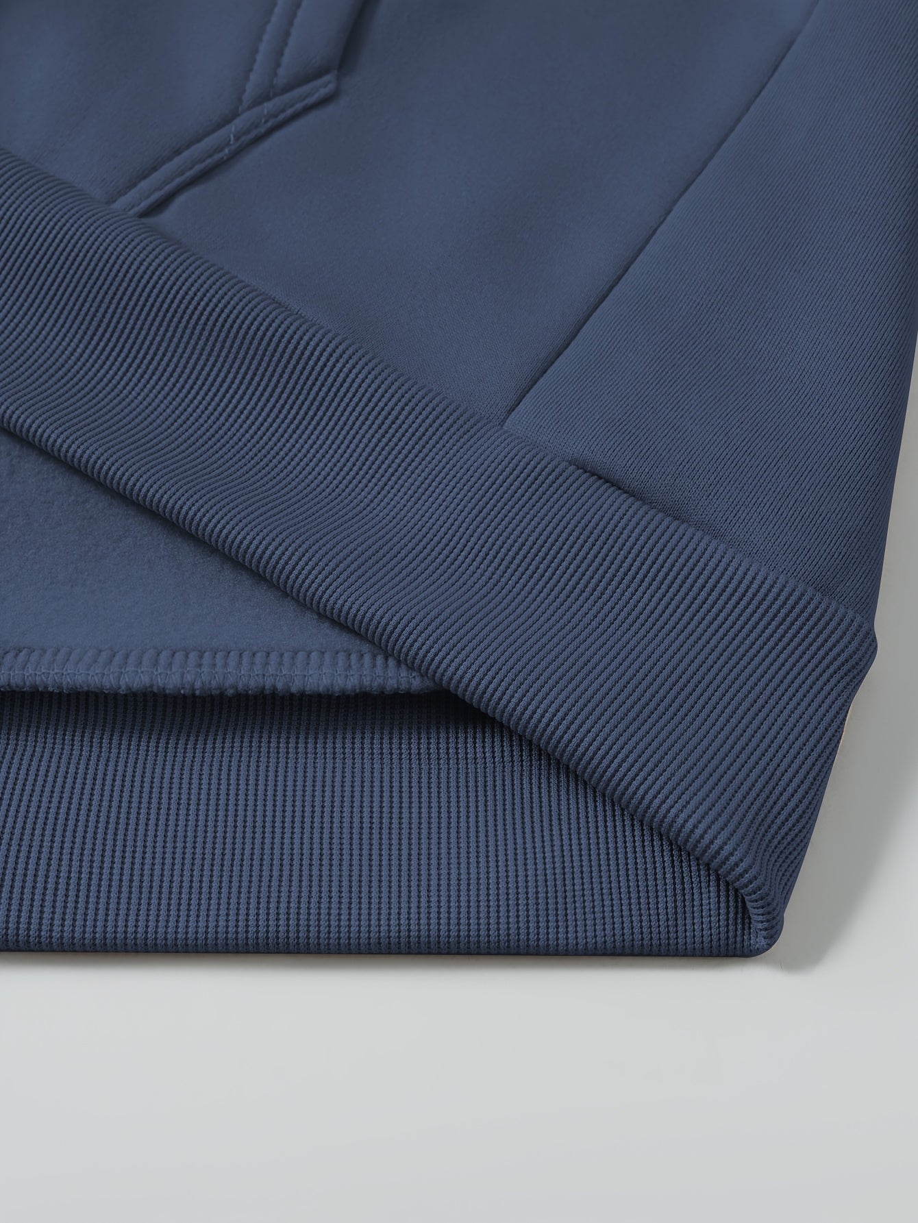 Men'S Minimalist Red & Christmas Tree Print Hooded Sweatshirt - Long Sleeve Casual Pullover with Piping, Regular Fit Winter Warmth for Holiday Parties, Outdoor Activities & Casual Attire, Christmas Sweatshirt, Seasonal Fashio