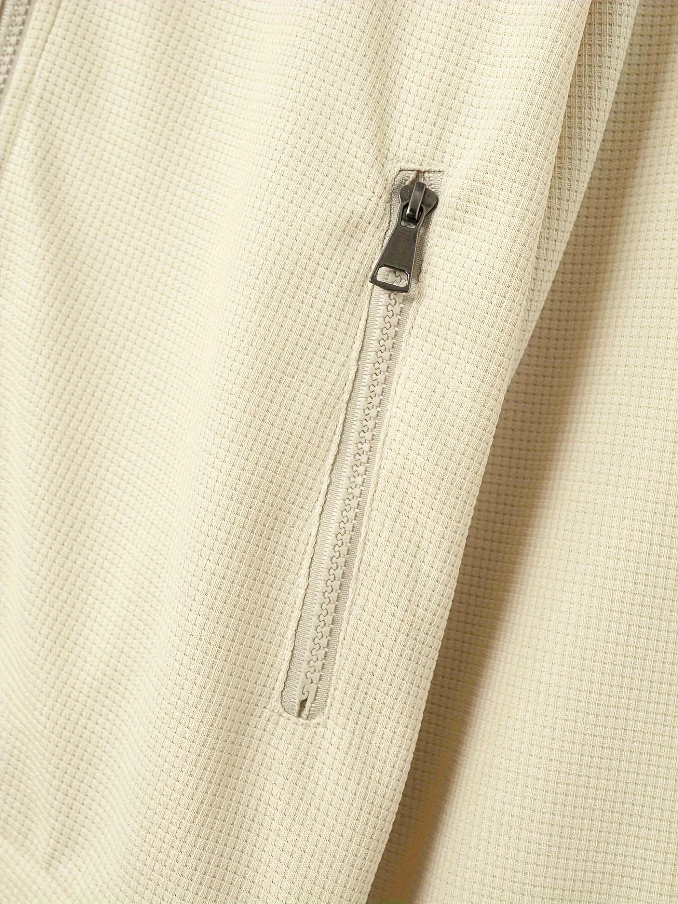 Տղամարդու բաց մոխրագույն կայծակաճարմանդով բաճկոն՝ ամբողջական կայծակաճարմանդով, կանգնած օձիքով և կայծակաճարմանդով գրպաններով - ամուր ձմեռային բաճկոն, լվացվող մեքենայով, առջևի ամբողջական կայծակաճարմանդով