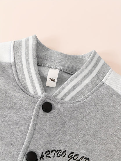 Նոր աշնանային և ձմեռային հավաքածու. դասական և ոճային կոճակներով բեյսբոլի բաճկոն՝ թևքերին տառերի նախշերով, համադրված սև և սպիտակ շերտերով տաբատի և հաստ բրդյա կտորի հետ՝ ջերմության համար: Այս հարմարավետ և բազմաֆունկցիոնալ հավաքածուն...