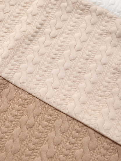 Նոր աշնանային և ձմեռային տղամարդու սվիտեր՝ ժակարդի փոքր սրտիկներով գործվածքից, հարմար է սպորտի, հանգստի, վազքի և ֆիթնես մարզումների համար, ունի երկար թևքեր։