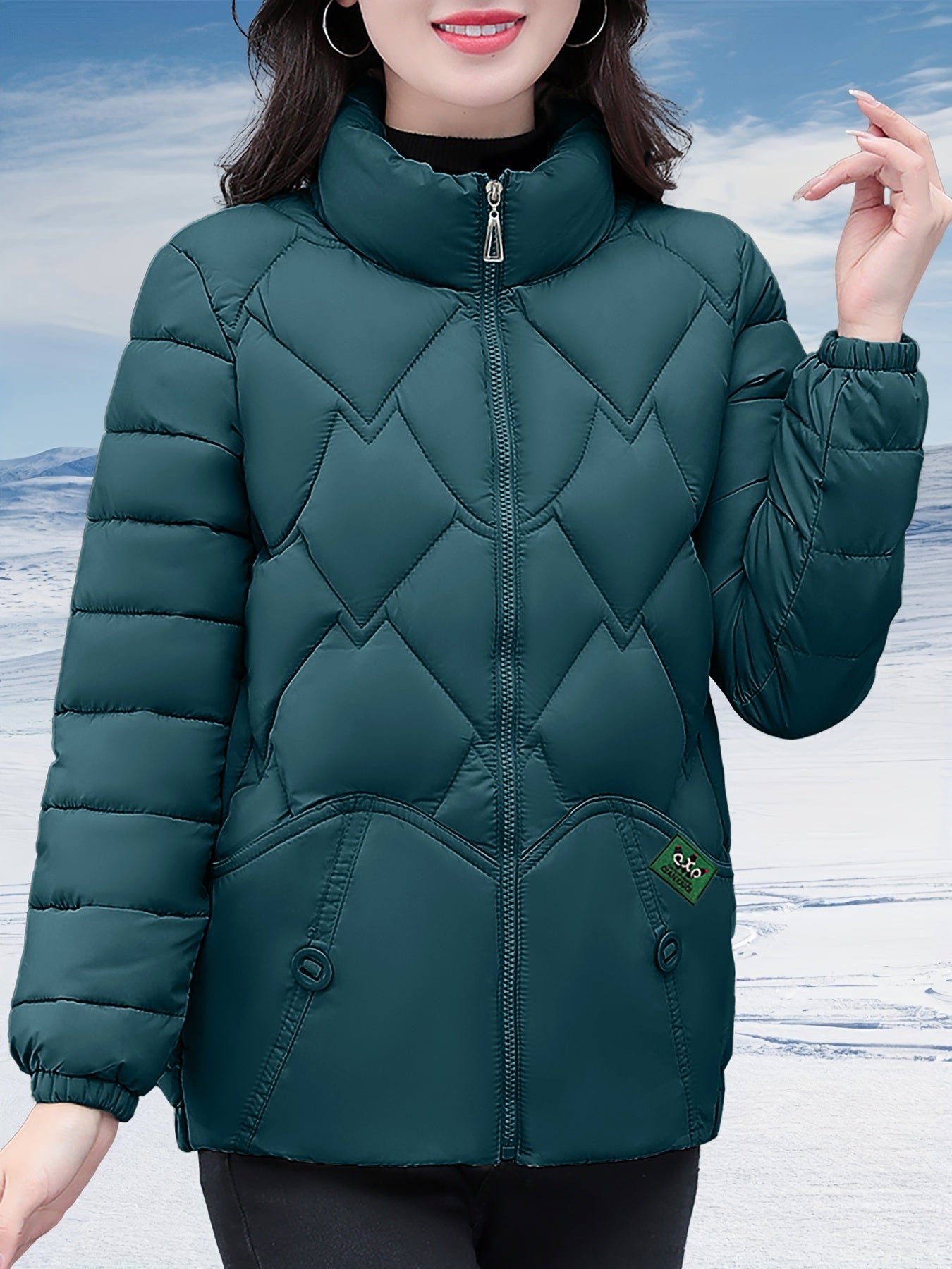 Կանացի ոճային ձմեռային վերարկու՝ սև, եղևնու ոսկեզօծ նախշով, լայնացած եզրով և H-աձև ուրվագիծով, երկար թևքերով, չձգվող գործվածքով, միայն ձեռքով լվացվող, ճապոնա-կորեական ոճով՝ առօրյա և պաշտոնական առիթների համար։