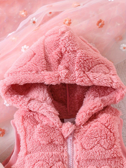 3 հատ աղջիկների համար նախատեսված մանկական նորաձև, առօրյա, ժակարդի սրտաձև փափուկ գլխարկով բաճկոն և սրտաձև ասեղնագործված փափուկ վերնաշապիկ և ժակարդի սրտաձև փափուկ լարով տաբատ՝ աշուն/ձմեռ, իդեալական է բացօթյա օգտագործման համար։