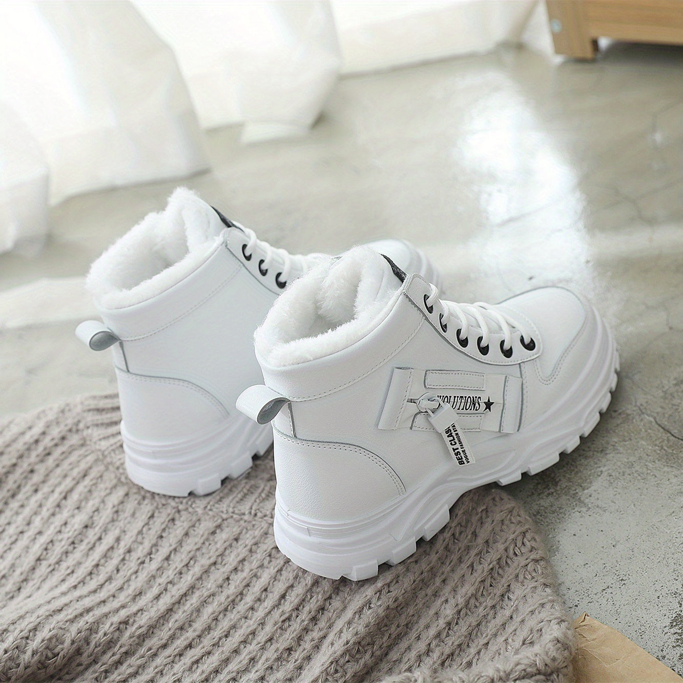 Women's Ankle Boots, Warm High-Top Fleece-Lined Short Boots for Commuting and Outdoor Use in White Style