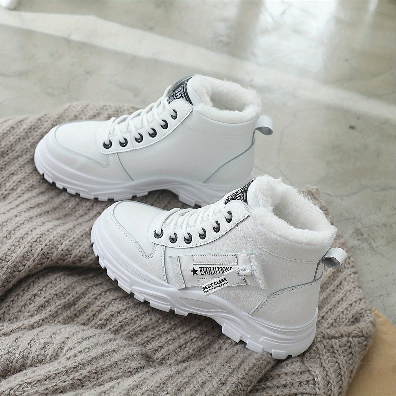 Women's Ankle Boots, Warm High-Top Fleece-Lined Short Boots for Commuting and Outdoor Use in White Style