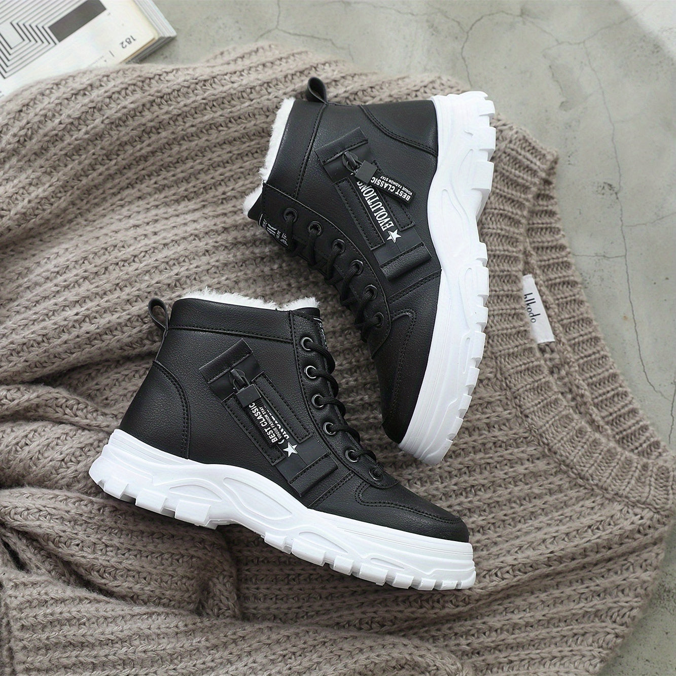 Women's Ankle Boots, Warm High-Top Fleece-Lined Short Boots for Commuting and Outdoor Use in White Style